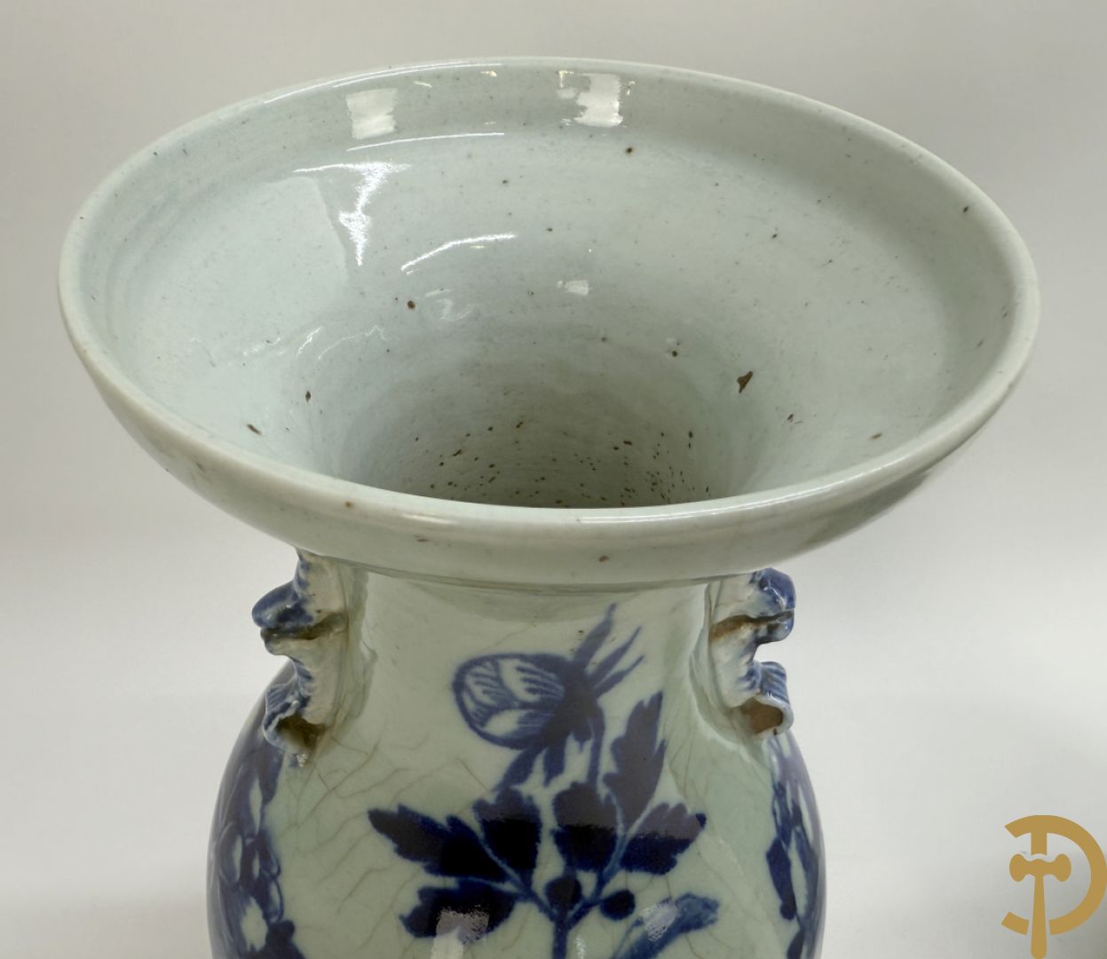 Paar Chinese porseleinen blauw/wit vazen met bloemendecor