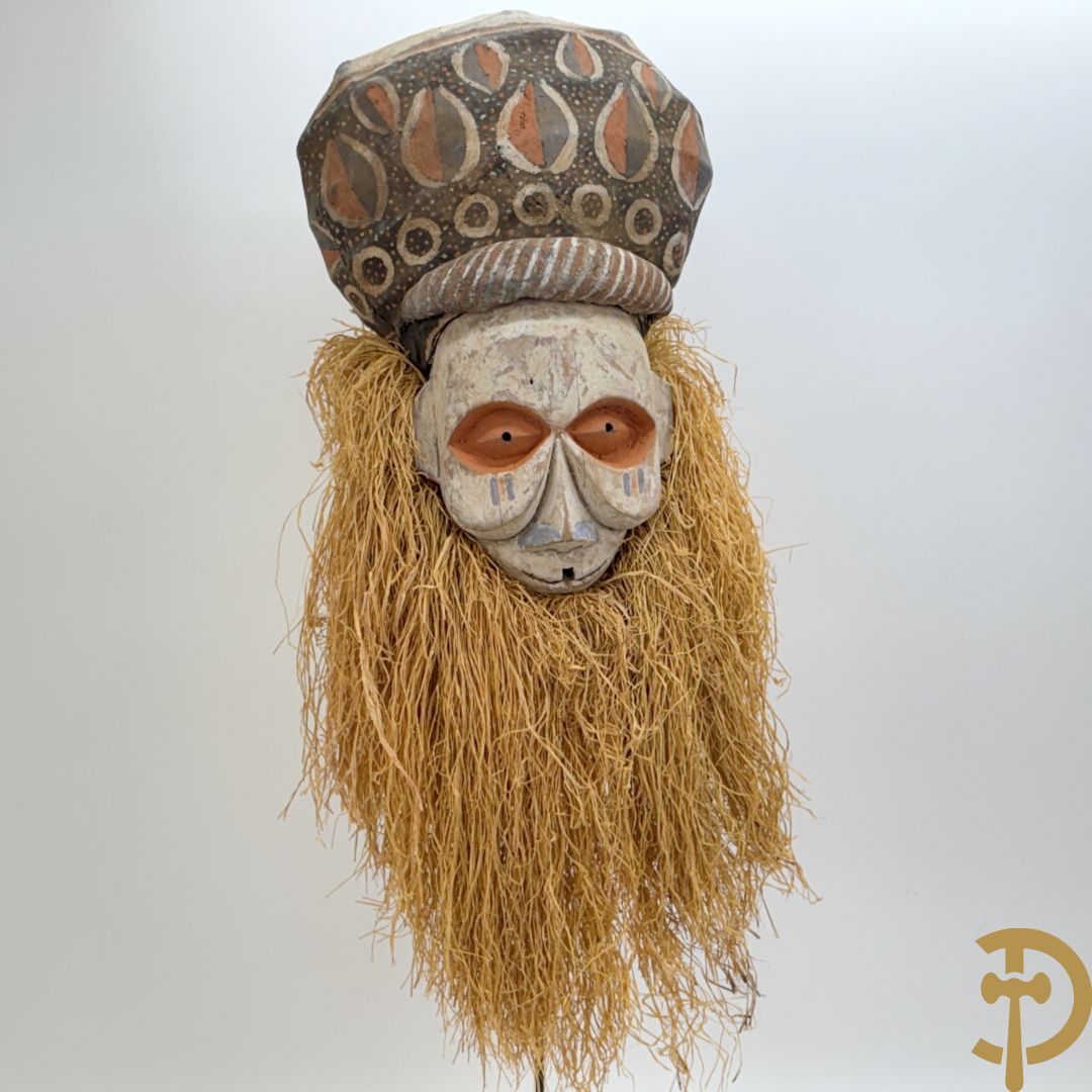 Afrikaans Yaka masker met raffia