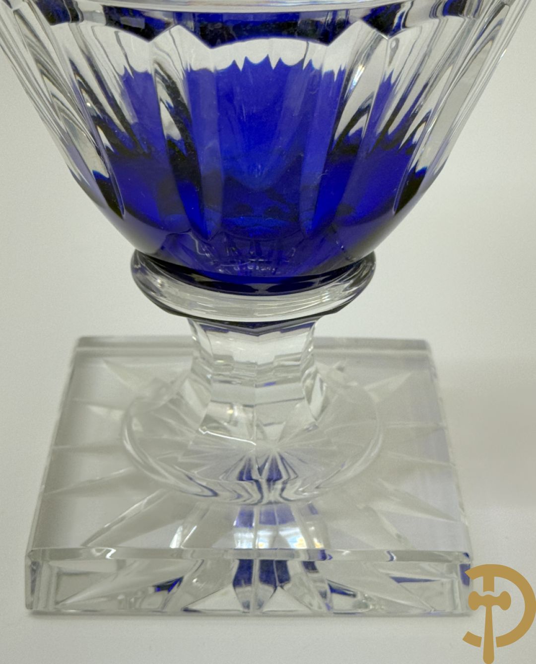 Blauwe kristallen Val-Saint-Lambert vaas met danse de flore decor