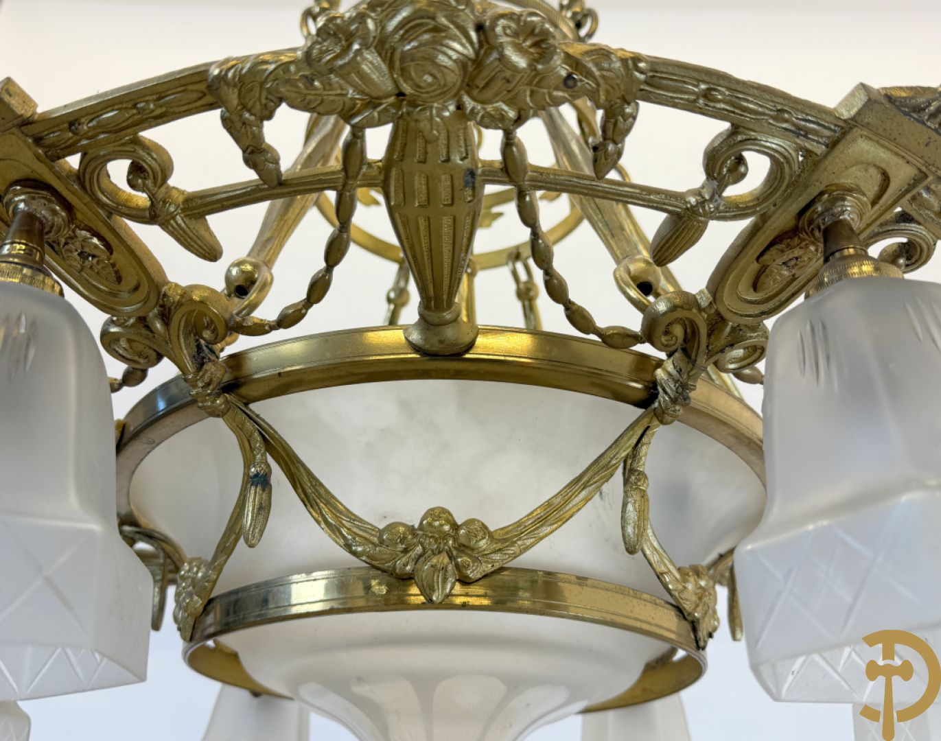Bronzen zesarmige Art Deco luchter met centrale coupe