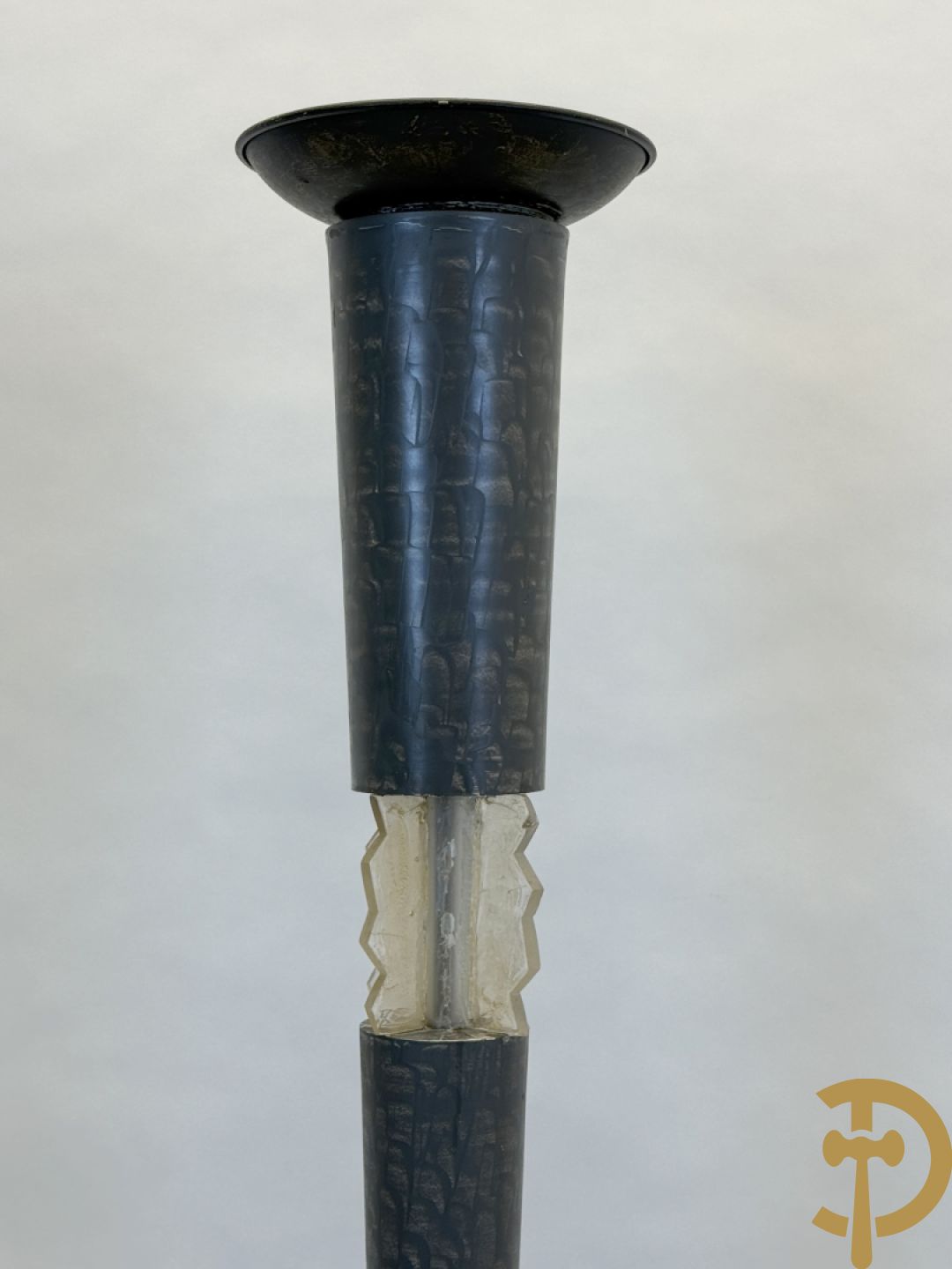 Gepatineerde staande lampadaire met plexi ornament
