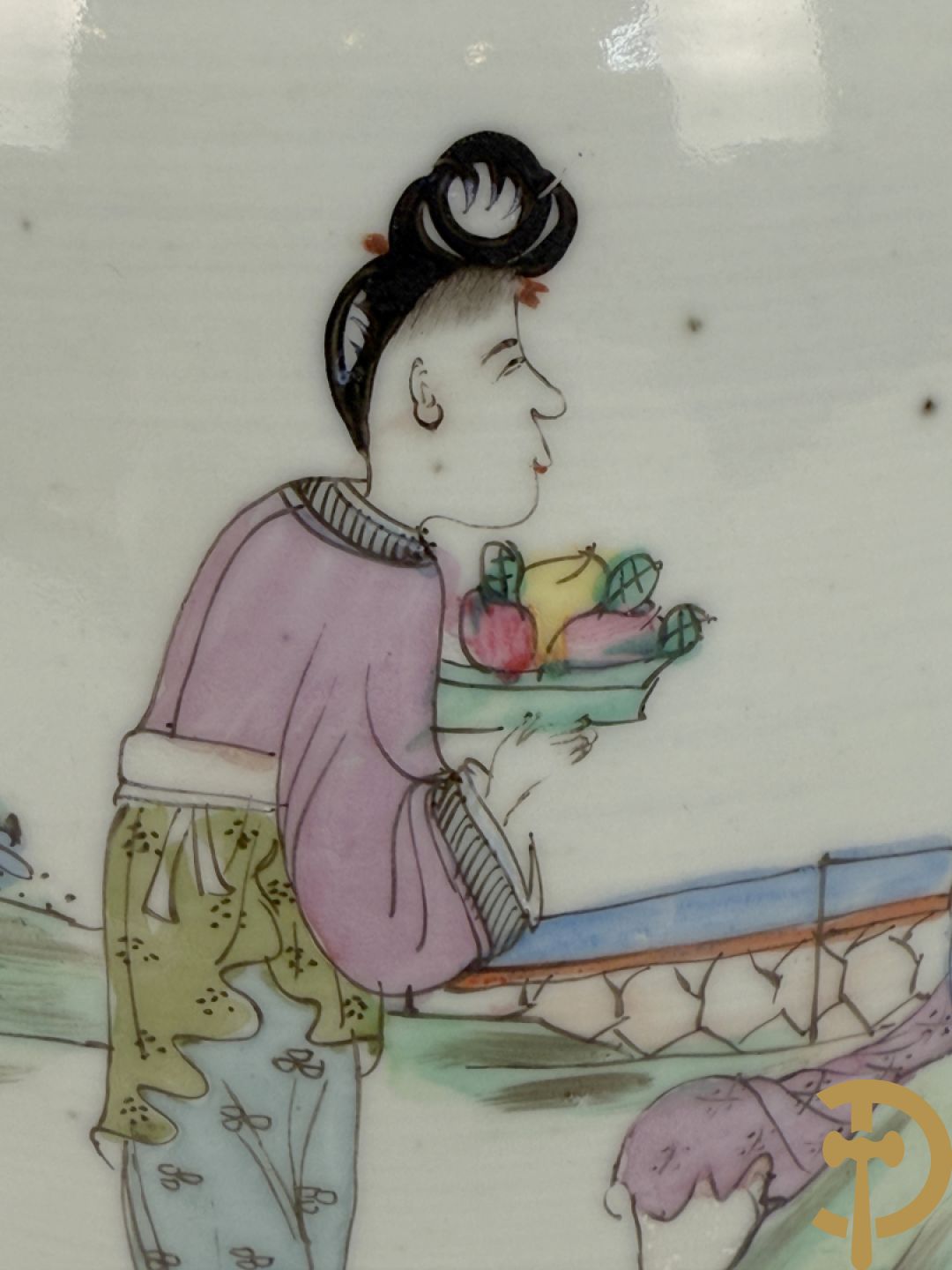 Chinese porseleinen vaas met decor van dames in landschap