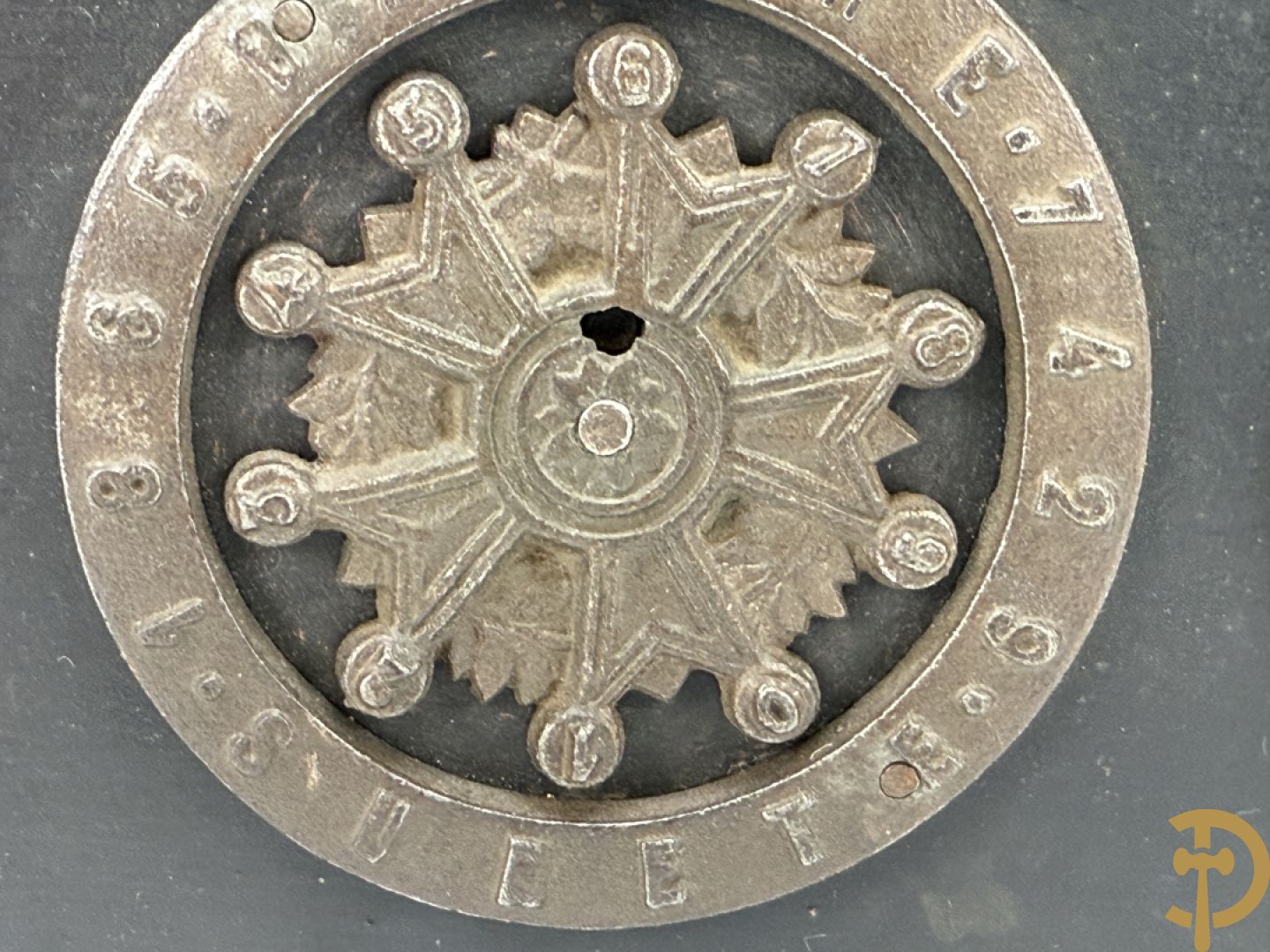 Gietijzeren brandkoffertje met 2 handvaten Incombustible Bauche à Gueux (Marnes) met sleutel