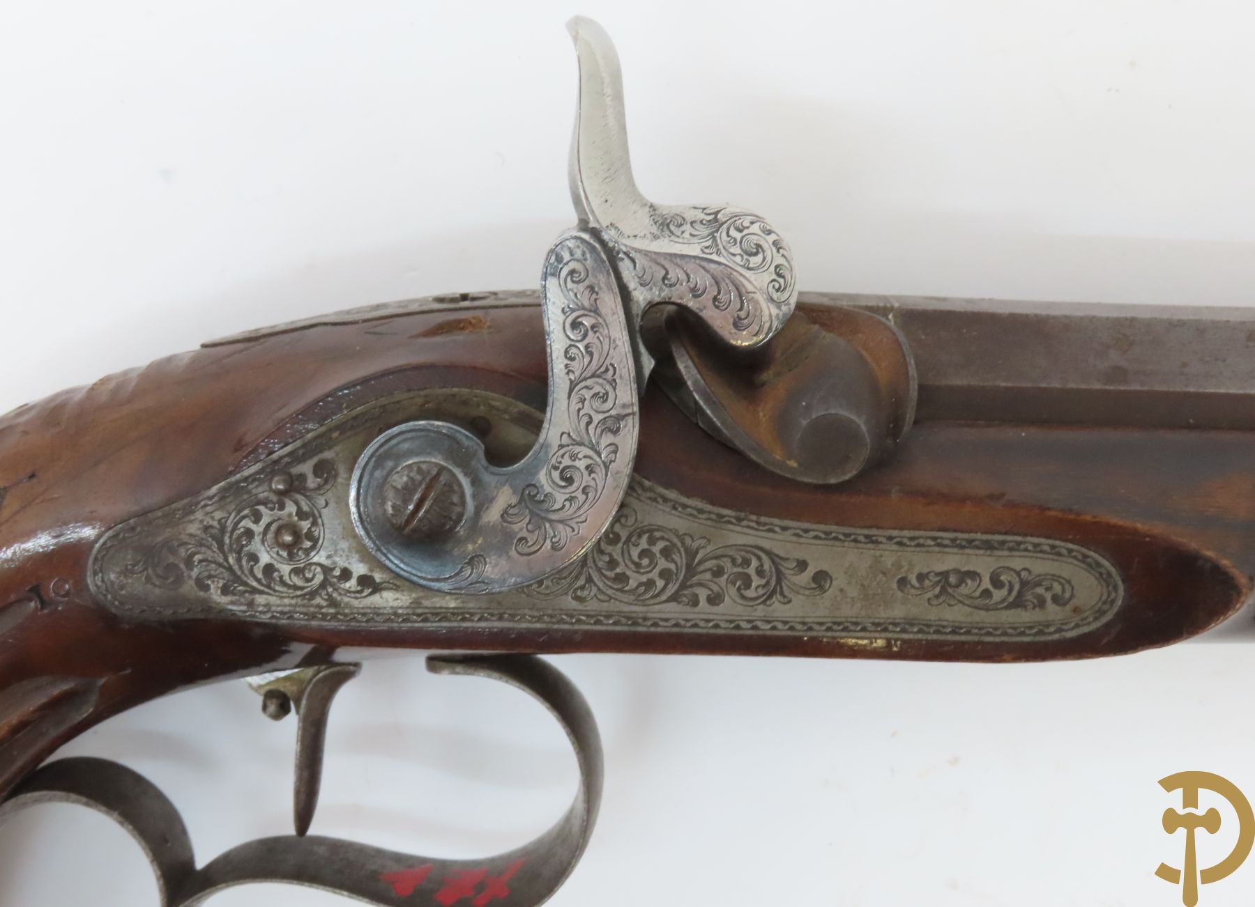 Antieke duelleerkoffer met paar percussie duelleerpistolen met notelaren handvat - (Antiek sierwapen daterend voor 1893 - kopers gebonden aan de Belgische wetgeving)