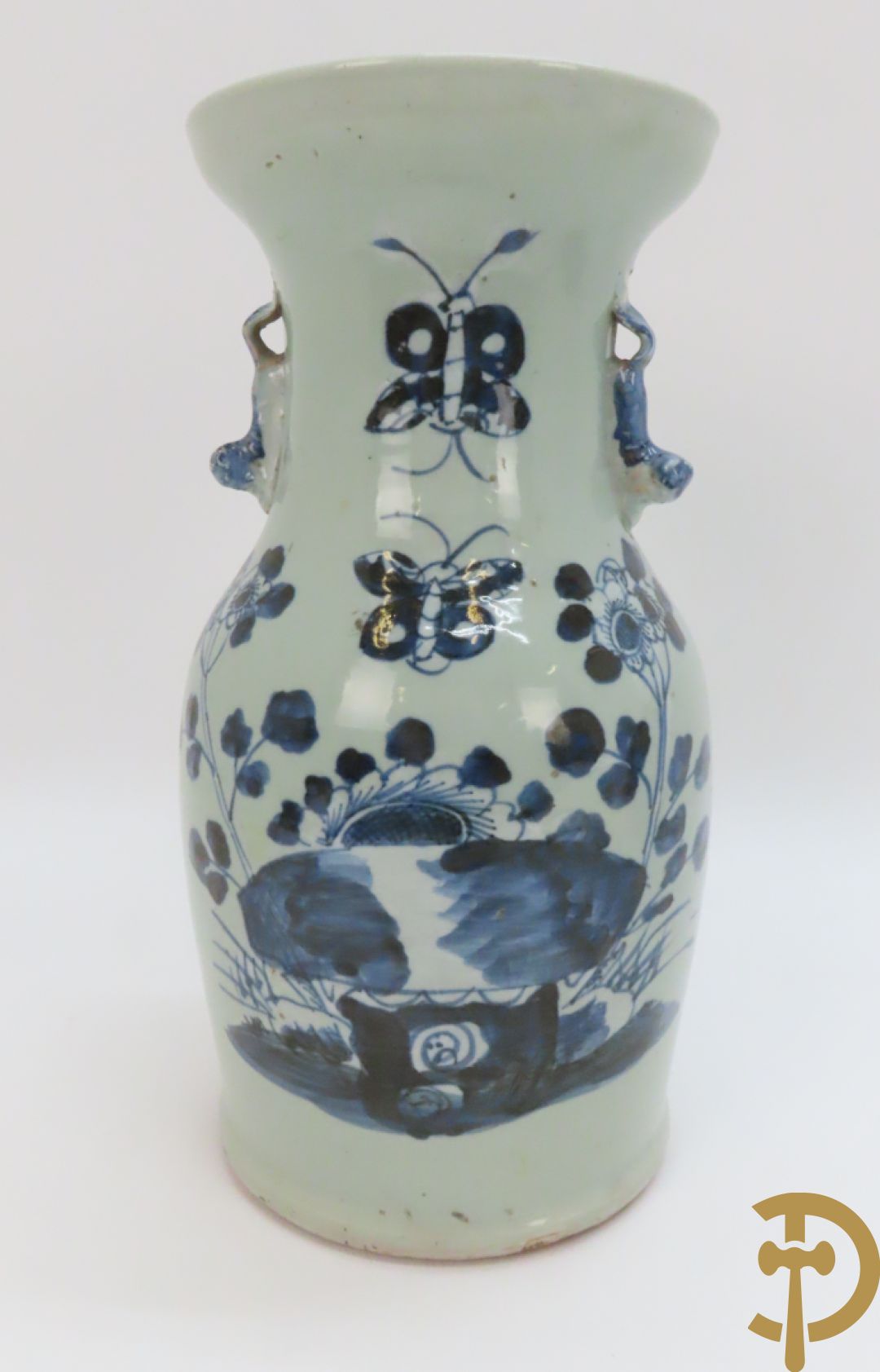 Porseleinen Chinese vaas met bloemendecor + potiche met bloemendecor + tabakspot