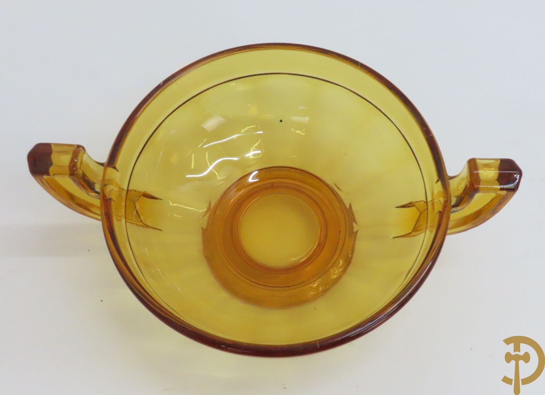 Vier coupes in gekleurd geperst Val-Saint-Lambert glaswerk + 3 coupes Scailmont