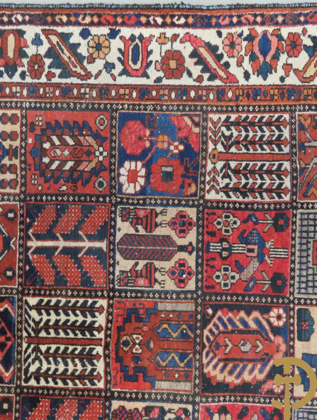 Oosters handgeknoopt tapijt met patronen + Oosterse handgeknoopte loper + kamelenmat