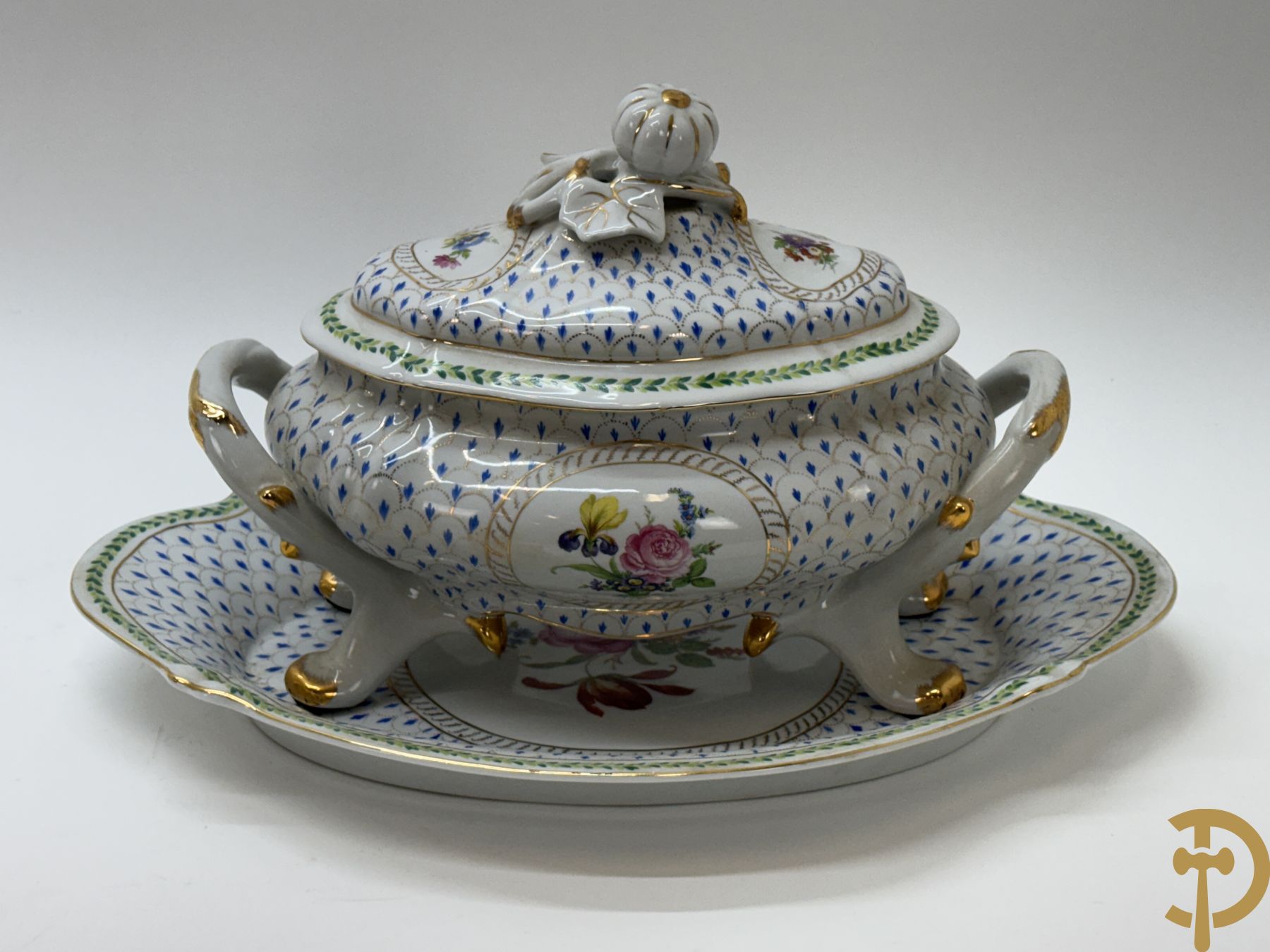 Wit porseleinen milieu de table met bloemendecor, Limoges gemerkt