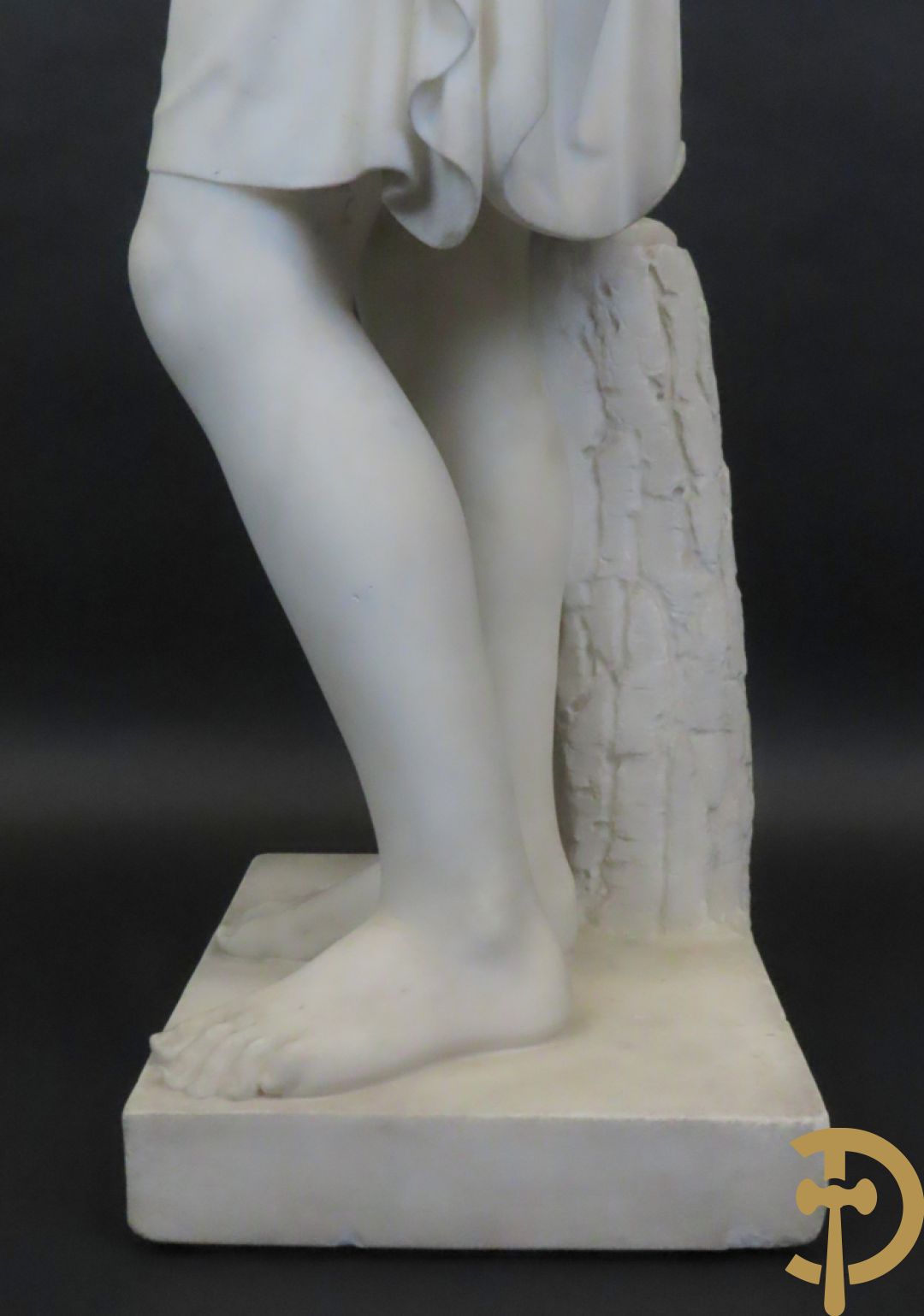 Onleesbaar getekend links achter 