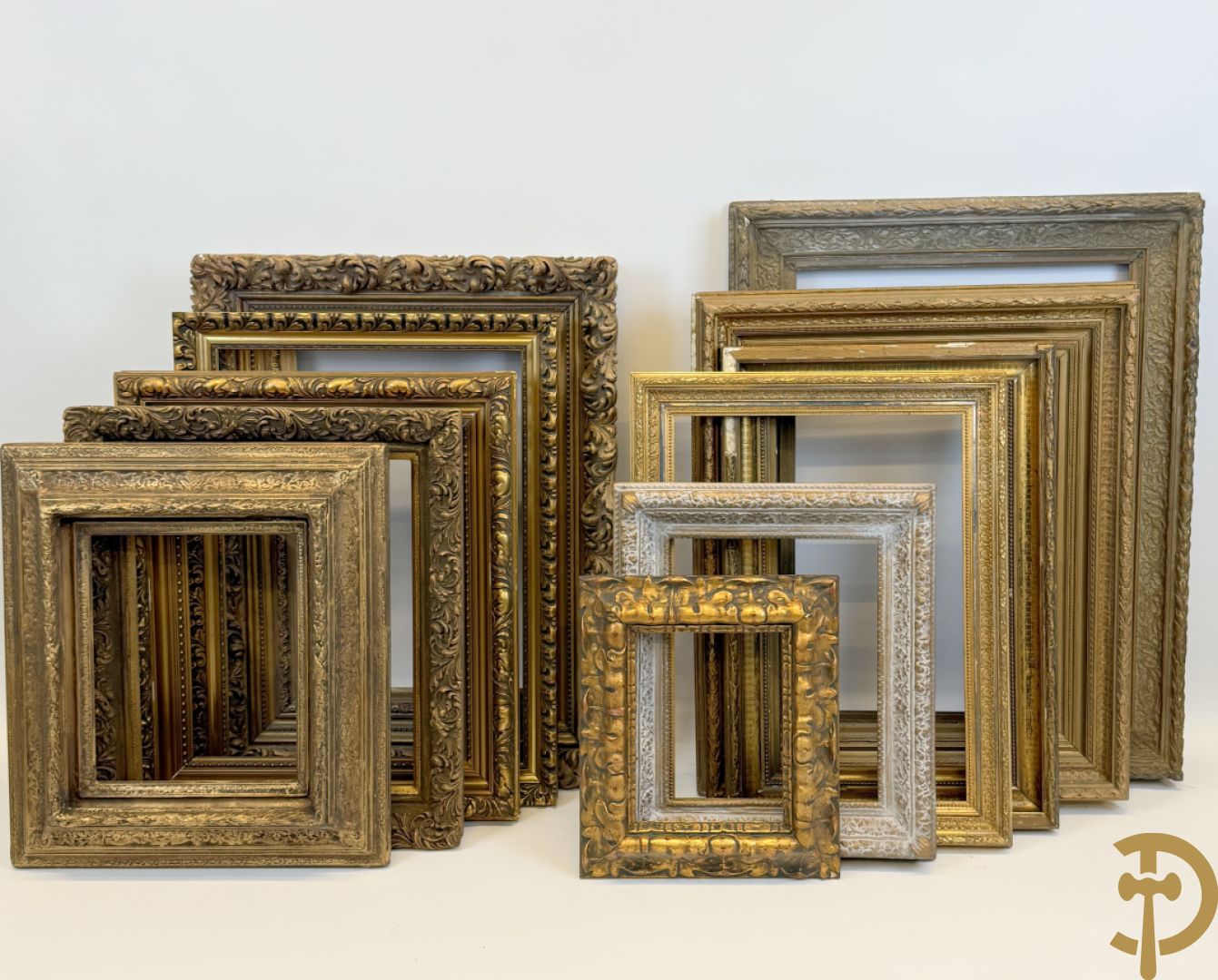 Oude vergulde lijsten Louis XVI stijl, deels met moulures