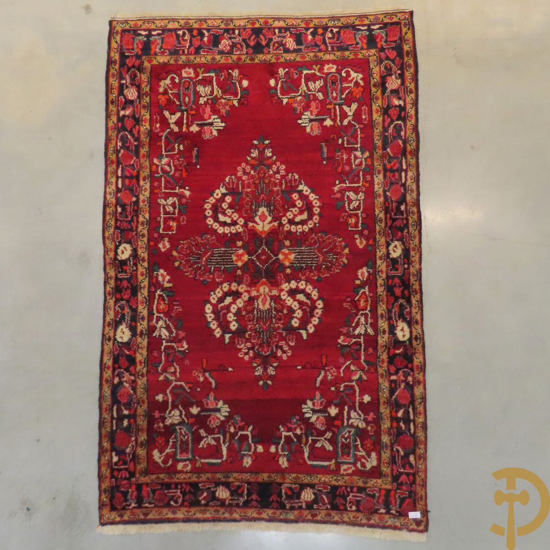 Oosters handgeknoopt tapijt Hamadan met rode fond