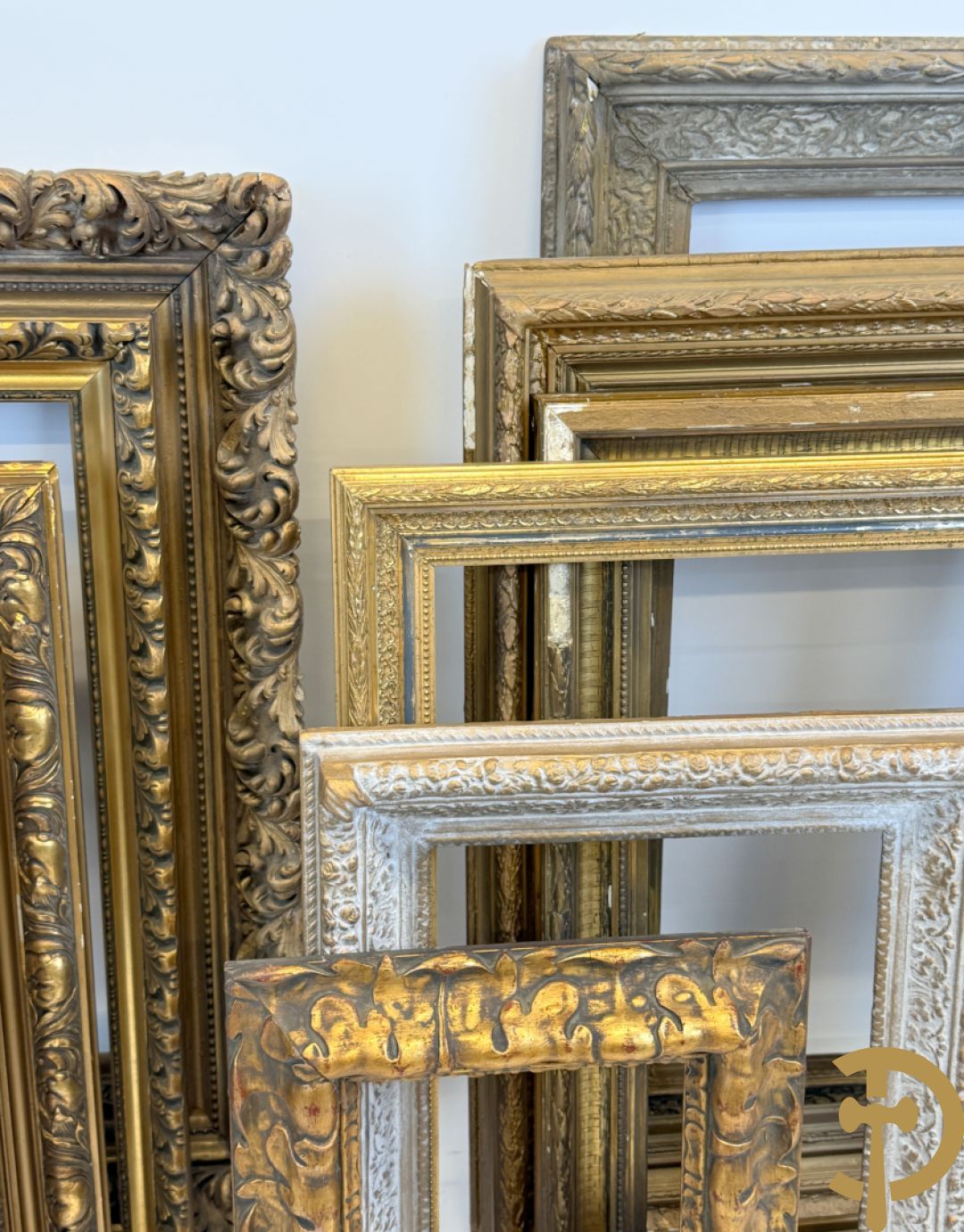 Oude vergulde lijsten Louis XVI stijl, deels met moulures