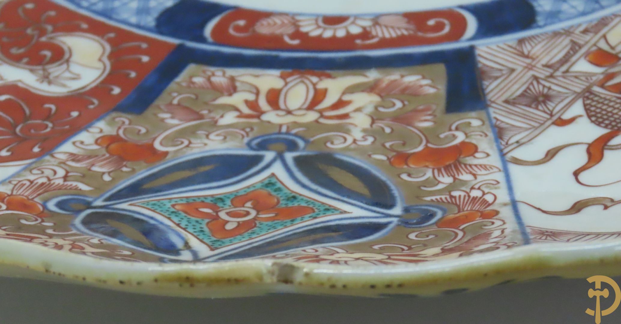 Grote porseleinen gelobde Japanse Imari schotel