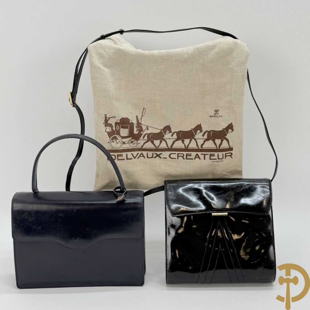 Blauwe lederen vintage Delvaux handtas + gelakte zwart lederen vintage Delvaux handtas met zak