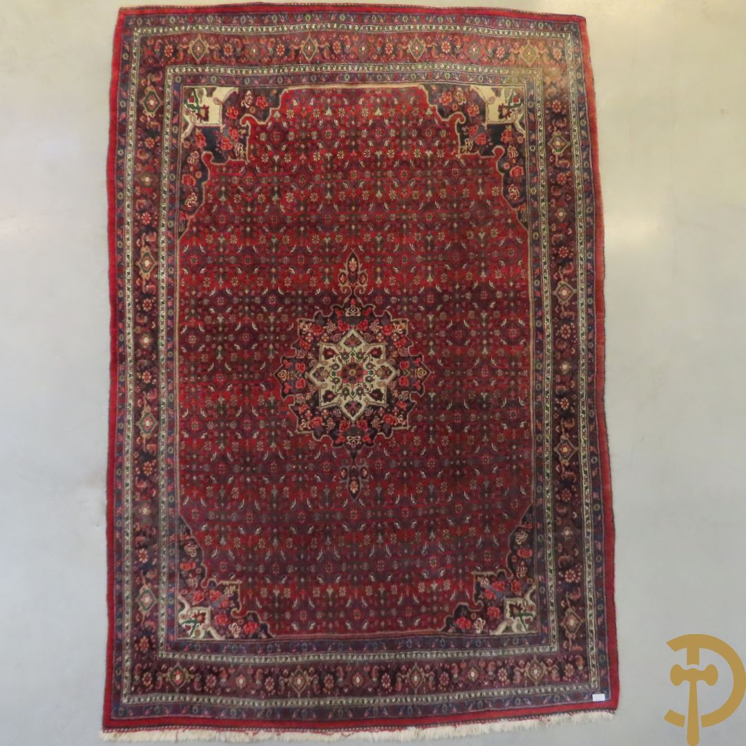 Oosters handgeknoopt tapijt