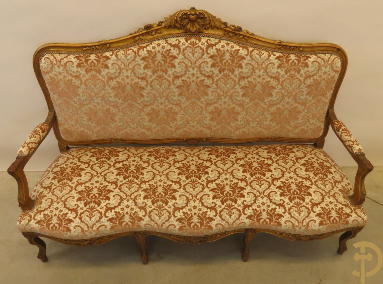 Vijfdelig verguld Louis XV salonensemble bestaande uit canapé en 4 fauteuils - met mooie accanthusranken en bloemensculptuur