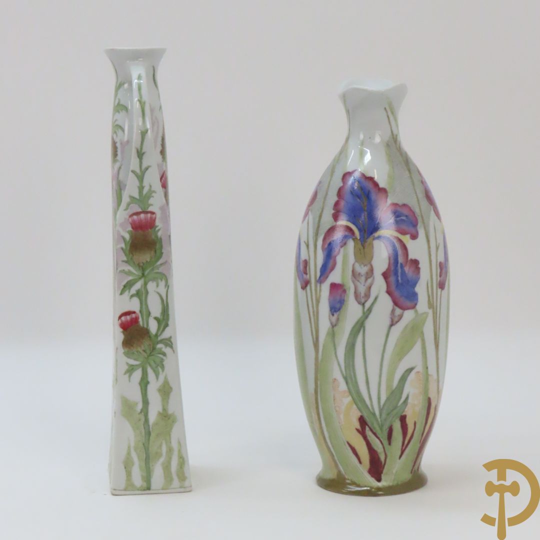 Twee Hollandse vazen met bloemendecor, Colenbrander Arnhem Holland