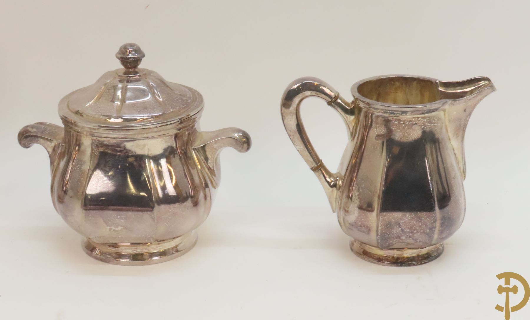 Drie verzilverde koffiestellen op plateau w.o. Wiskemann