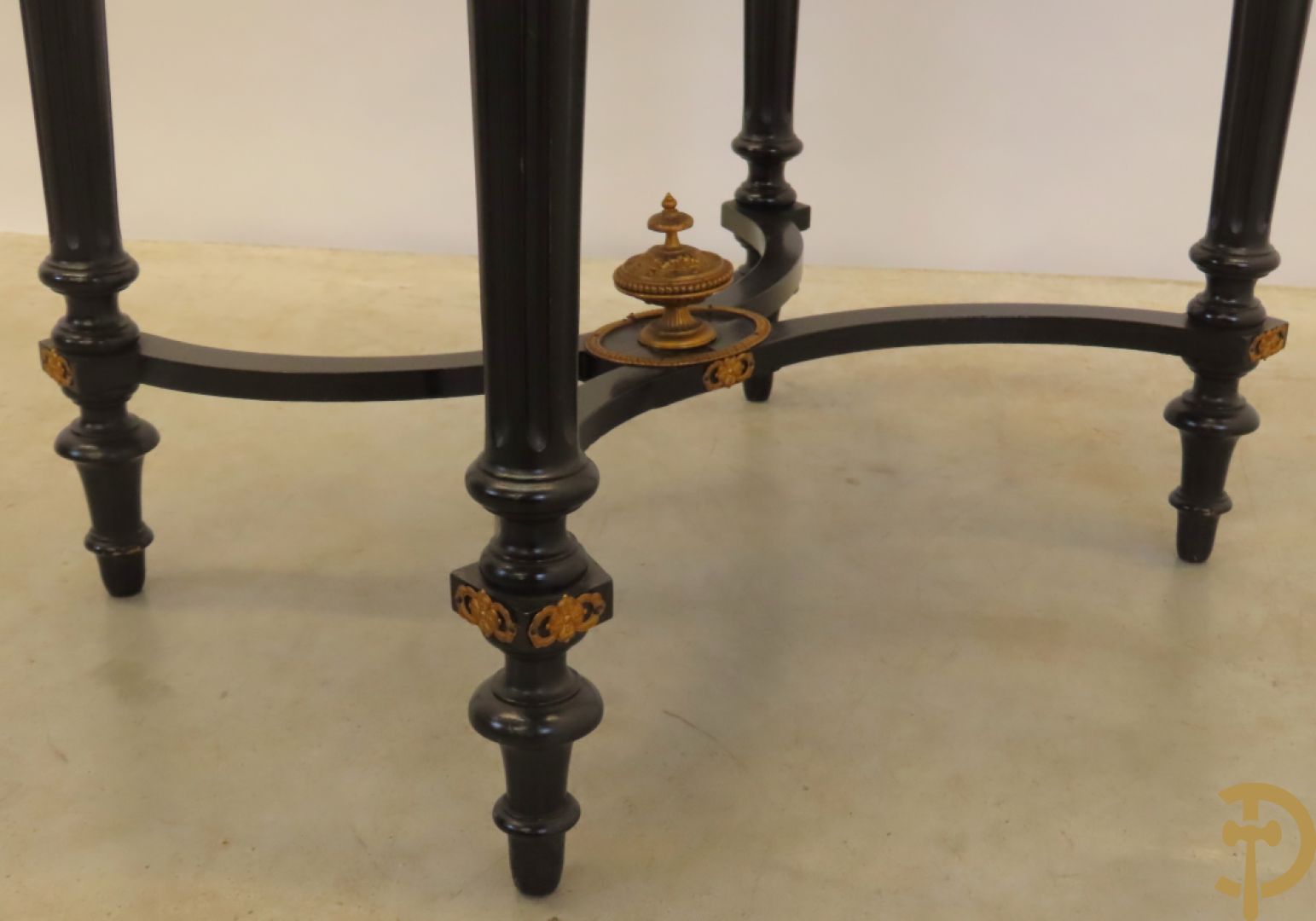 Napoleon III openklapbare opschiktafel/naaitafel met bloemenmarquetterie en amfoor in bovenblad, 19e