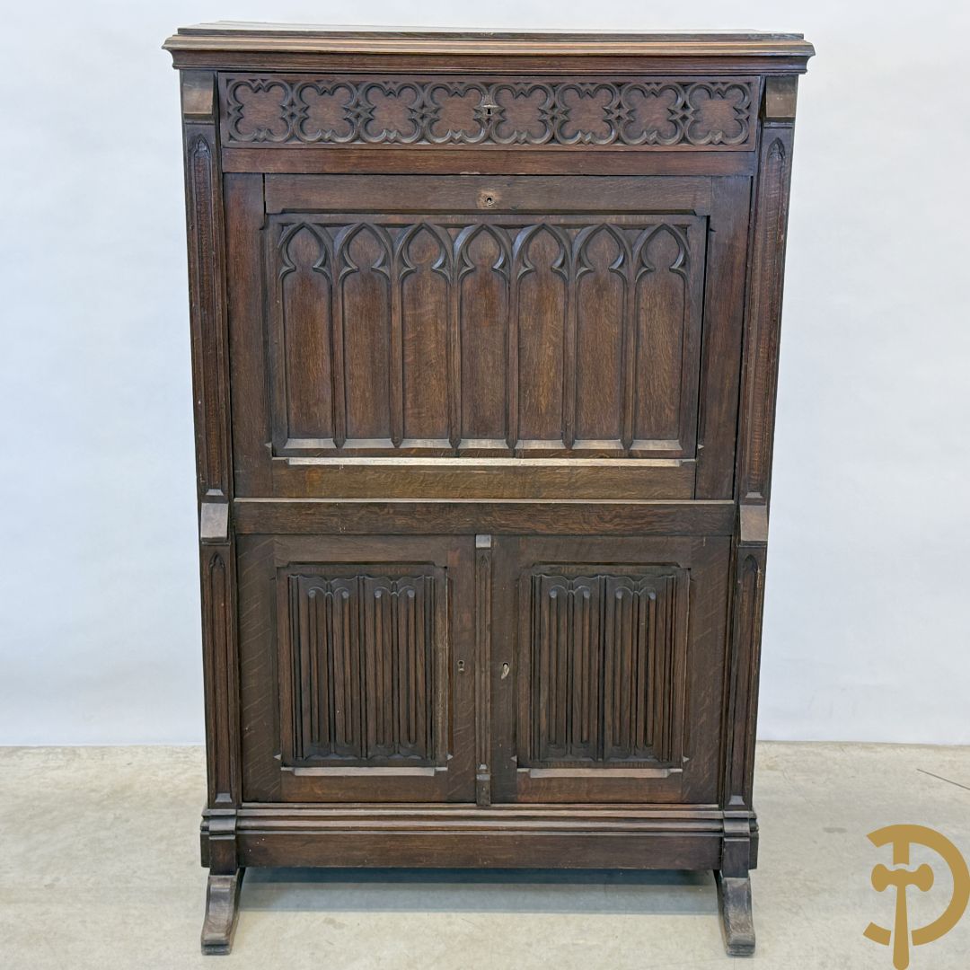 Massief eiken secretaire abattant met lade, klep en 2 deuren, centraal met interieur, Neo Gotisch