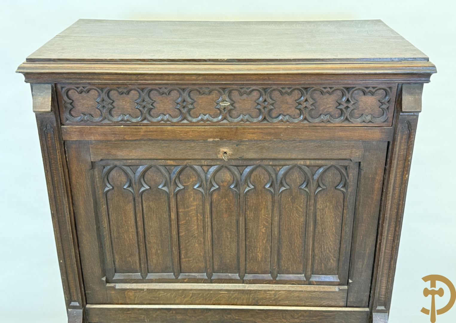 Massief eiken secretaire abattant met lade, klep en 2 deuren, centraal met interieur, Neo Gotisch