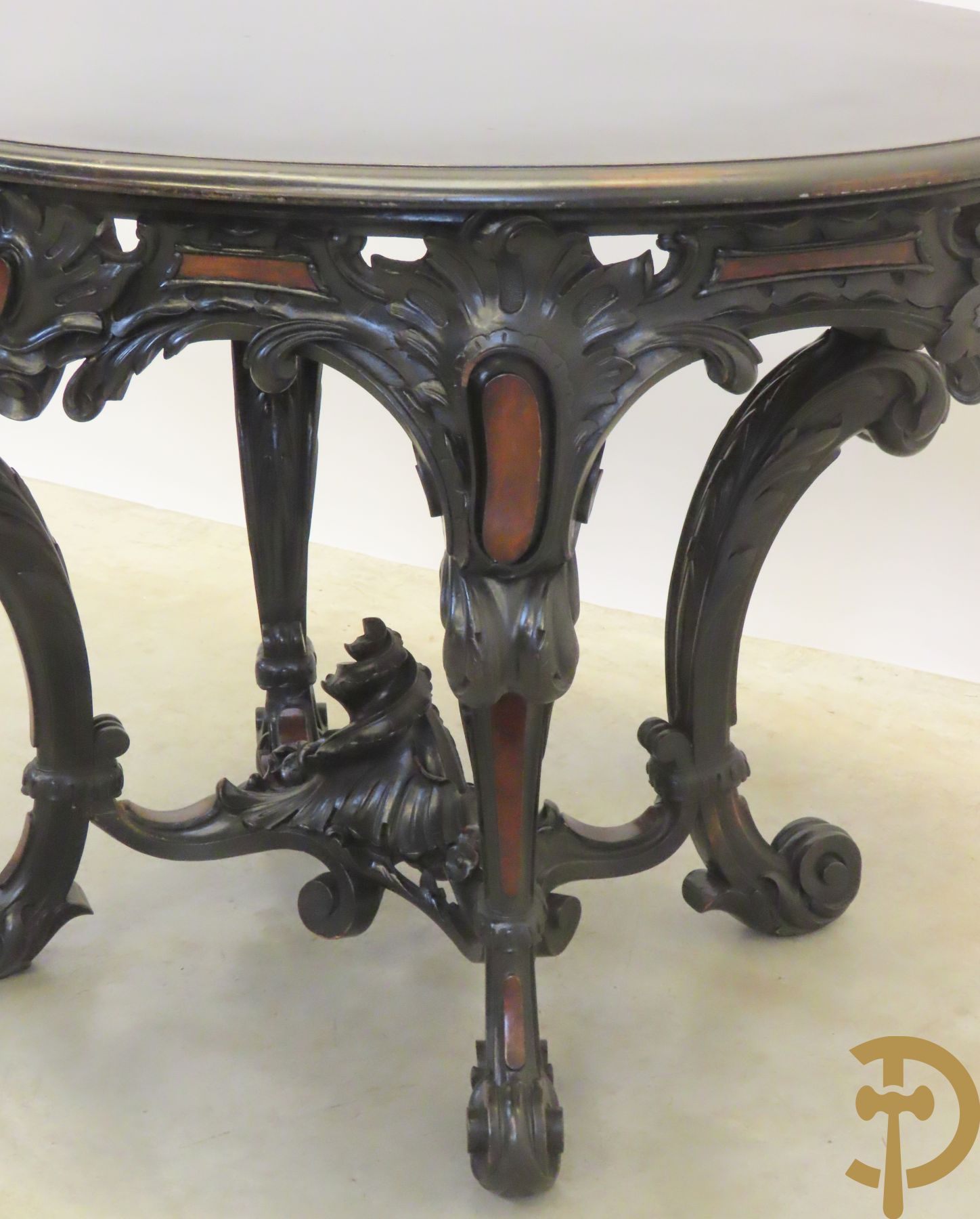 Napoleon III bijzettafel met gesculpteerde rocailles, 19e