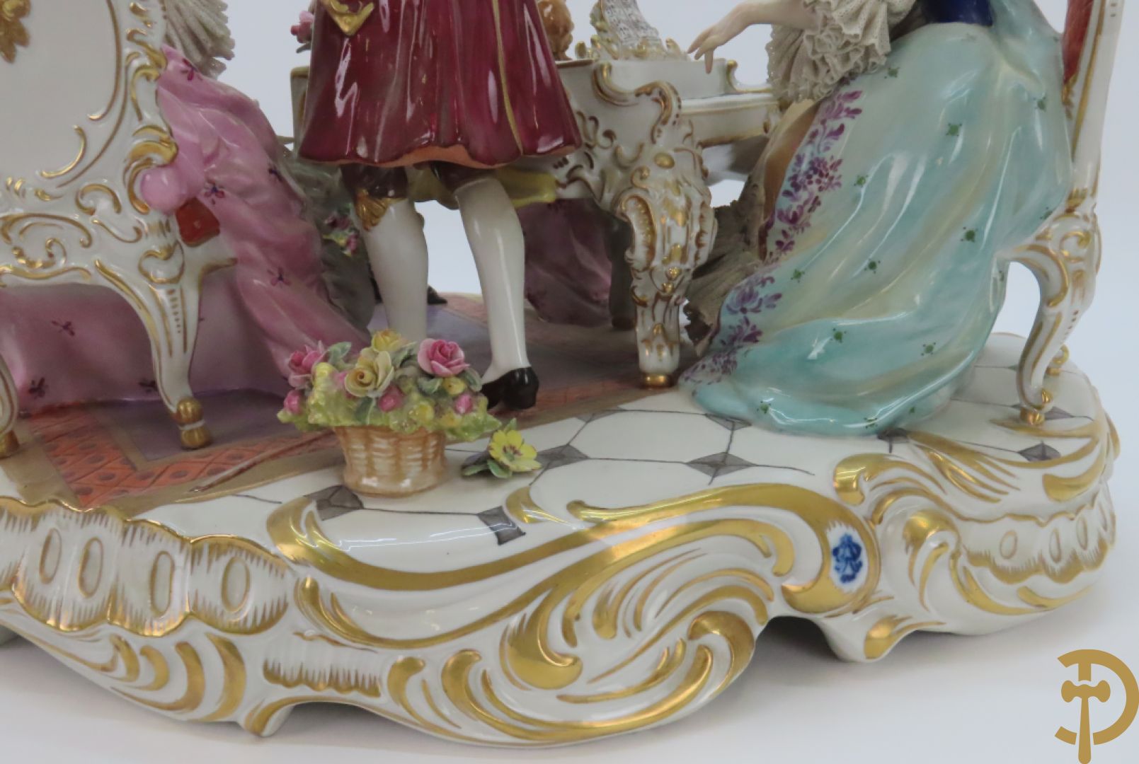 Grote gekleurde porseleinen geanimeerde groep met 7 muziekspelers