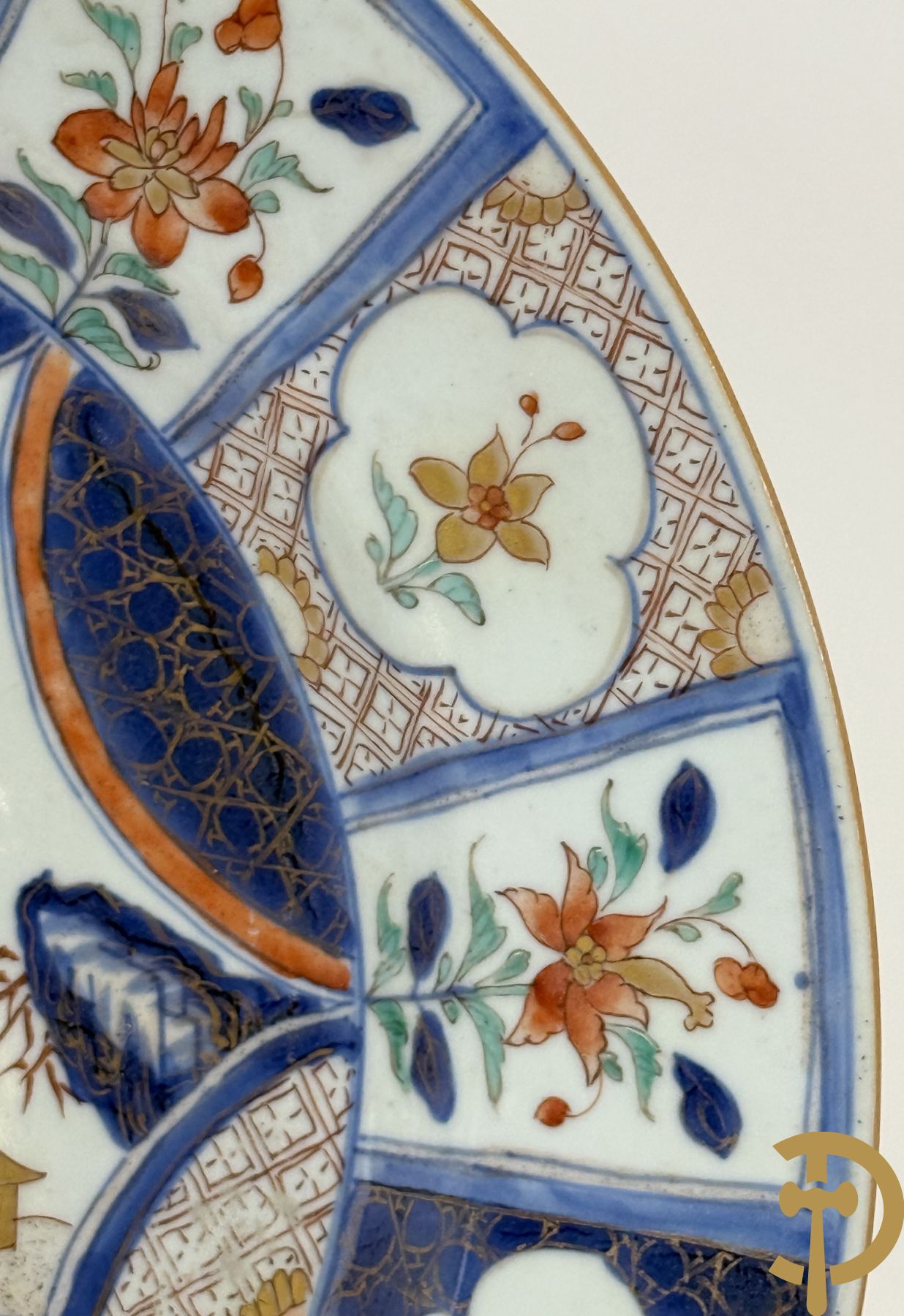 Chinees porseleinen Imari bord met landschapsdecor en bloemen