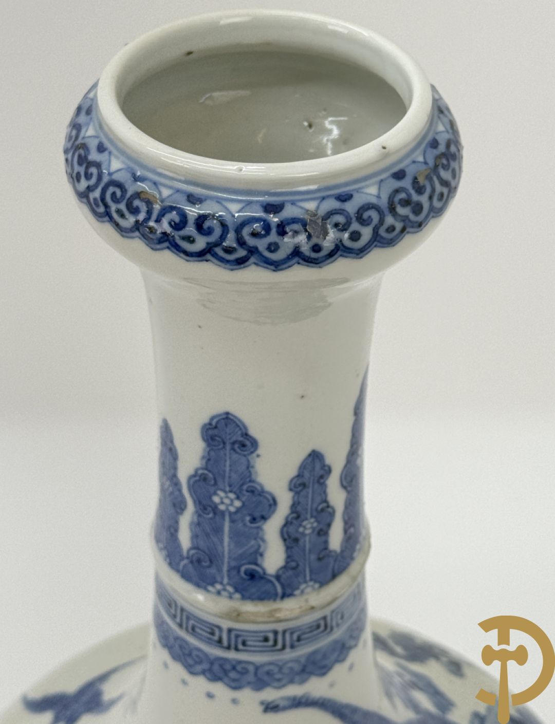 Chinese blauw/witte porseleinen kalebasvormige vaas met bloemen- en vogeldecor, onderaan gemerkt