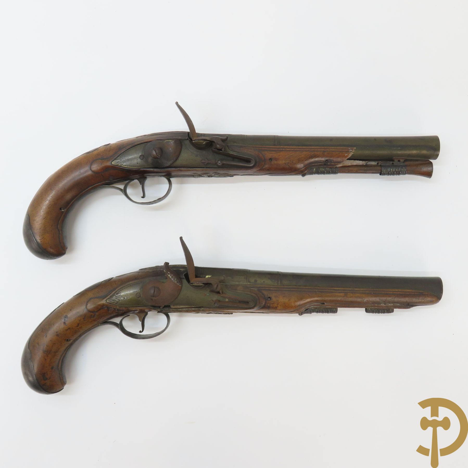 Paar dueleerpistolen, gemerkt London Hawkins, mooi geornamenteerd - gestempeld en geciseleerd
