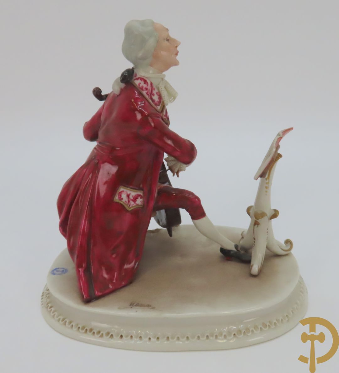 Drie porseleinen sierstukken 