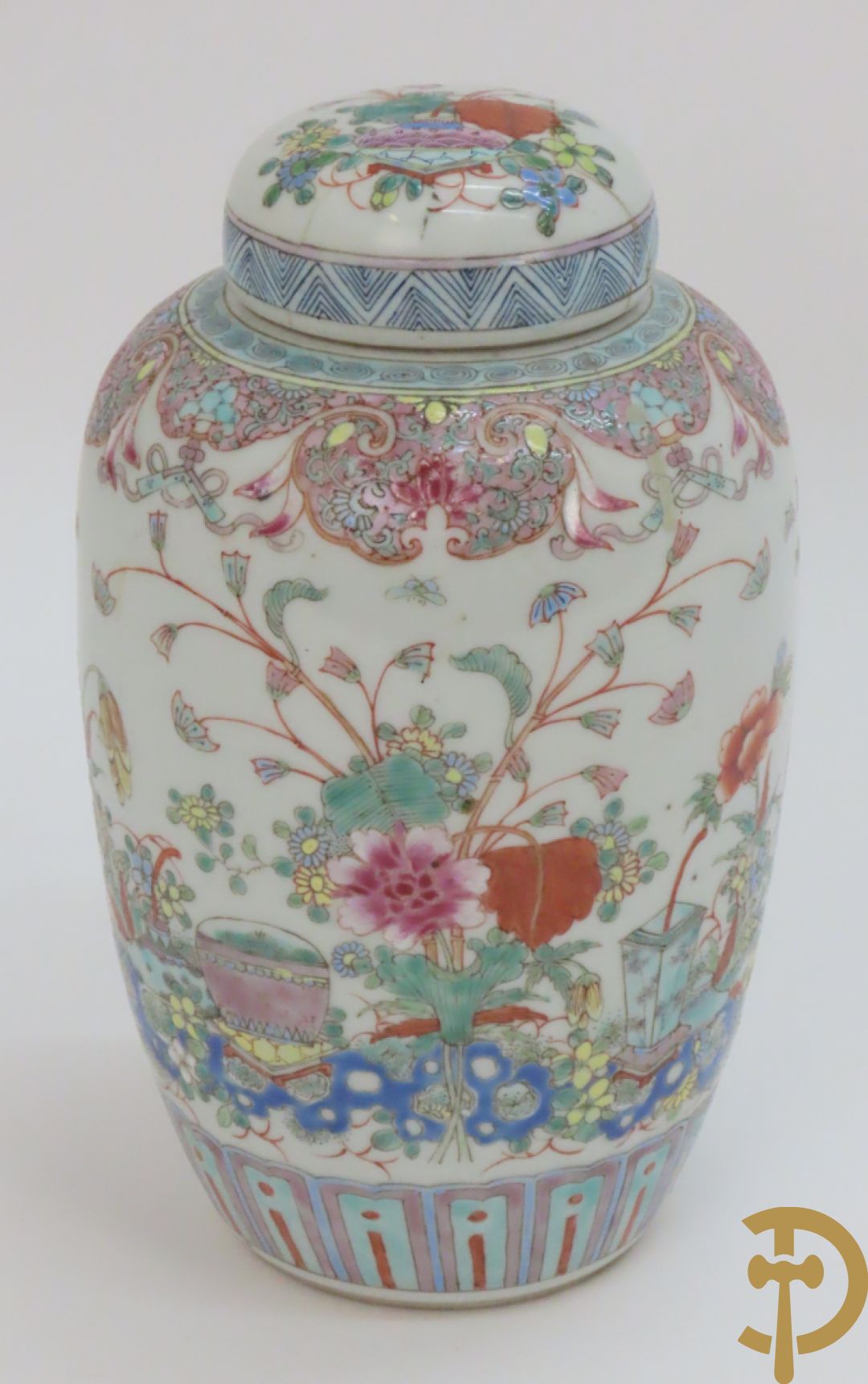 Chinese porseleinen dekselpotiche met bloemendecor