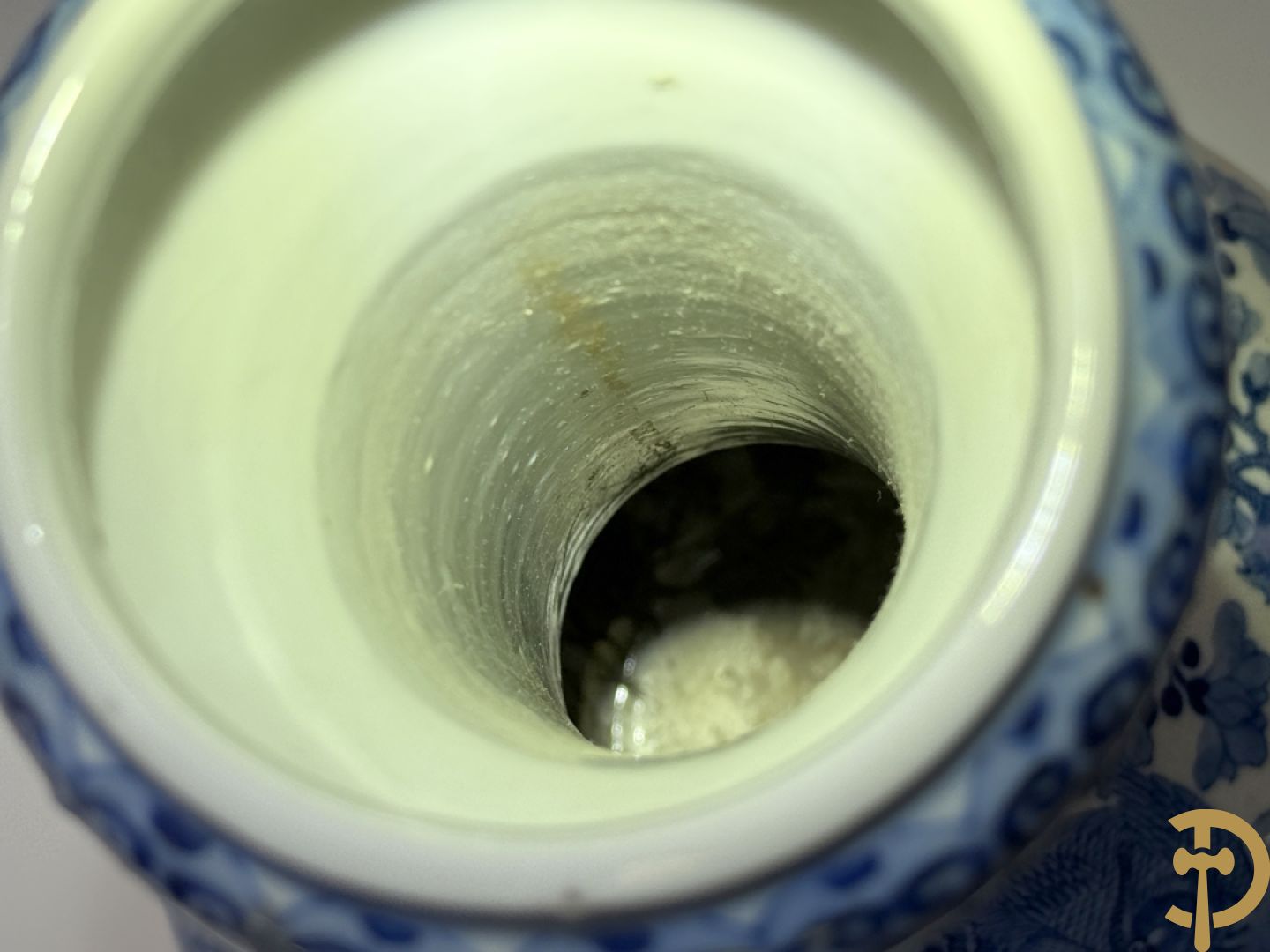 Chinese blauw/witte porseleinen kalebasvormige vaas met bloemen- en vogeldecor, onderaan gemerkt