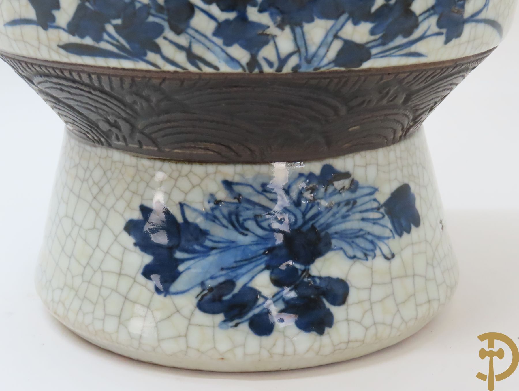 Chinese porseleinen blauw/witte Nankin vaas met bloemen- en vogeldecor + 2 Nankin vazen met krijgerdecor