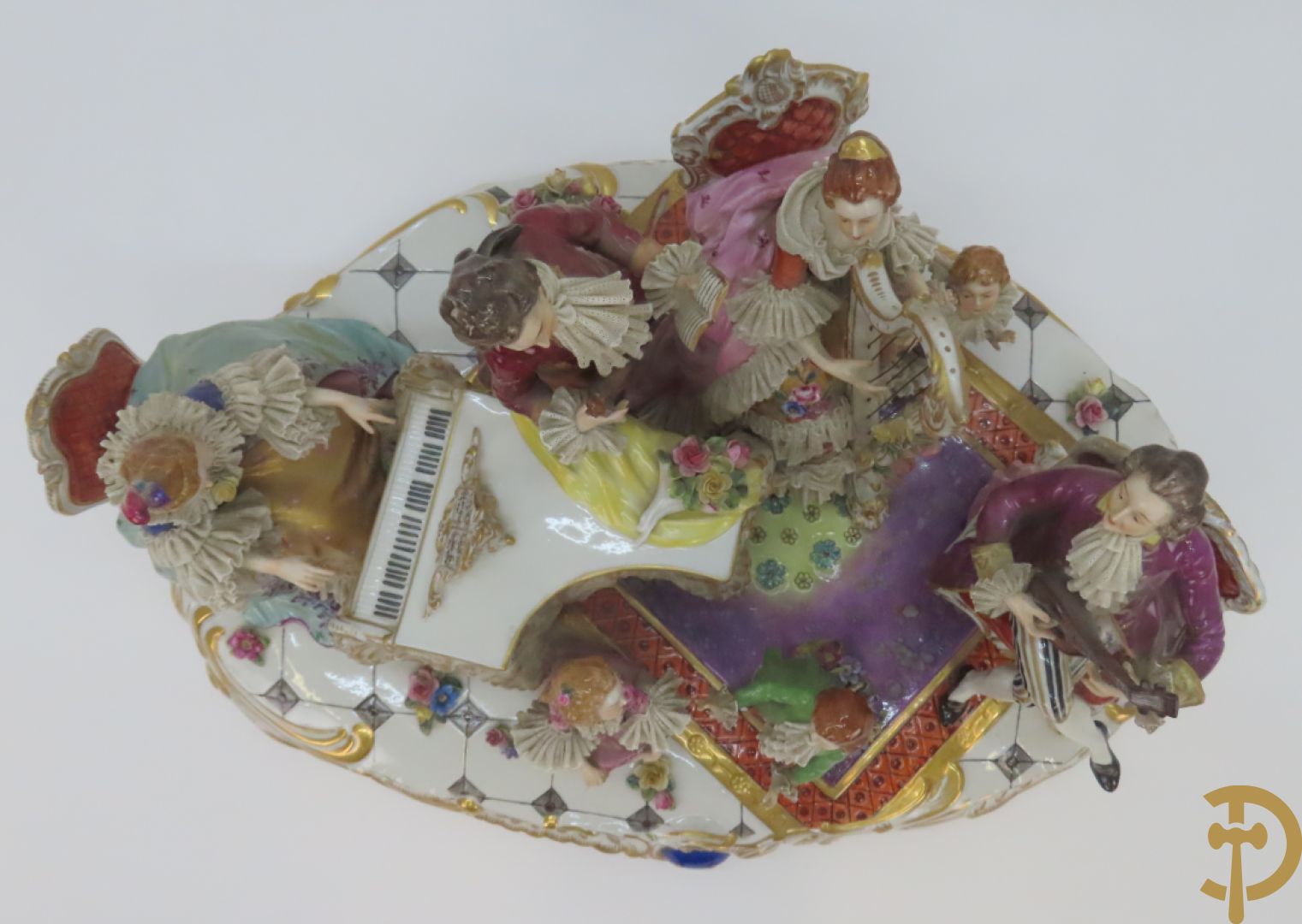 Grote gekleurde porseleinen geanimeerde groep met 7 muziekspelers