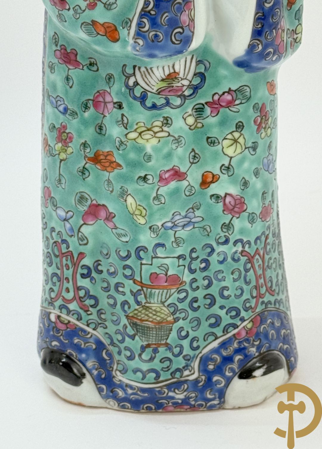 Chinese porseleinen wijsgeer met kind op de arm