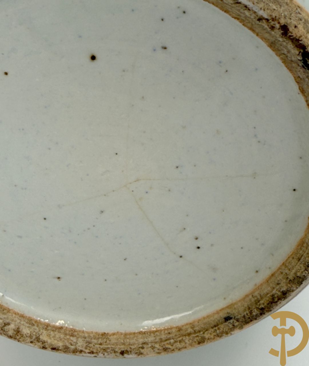 Drie Chinese porseleinen dekselpotiches met vogel- en bloemendecor