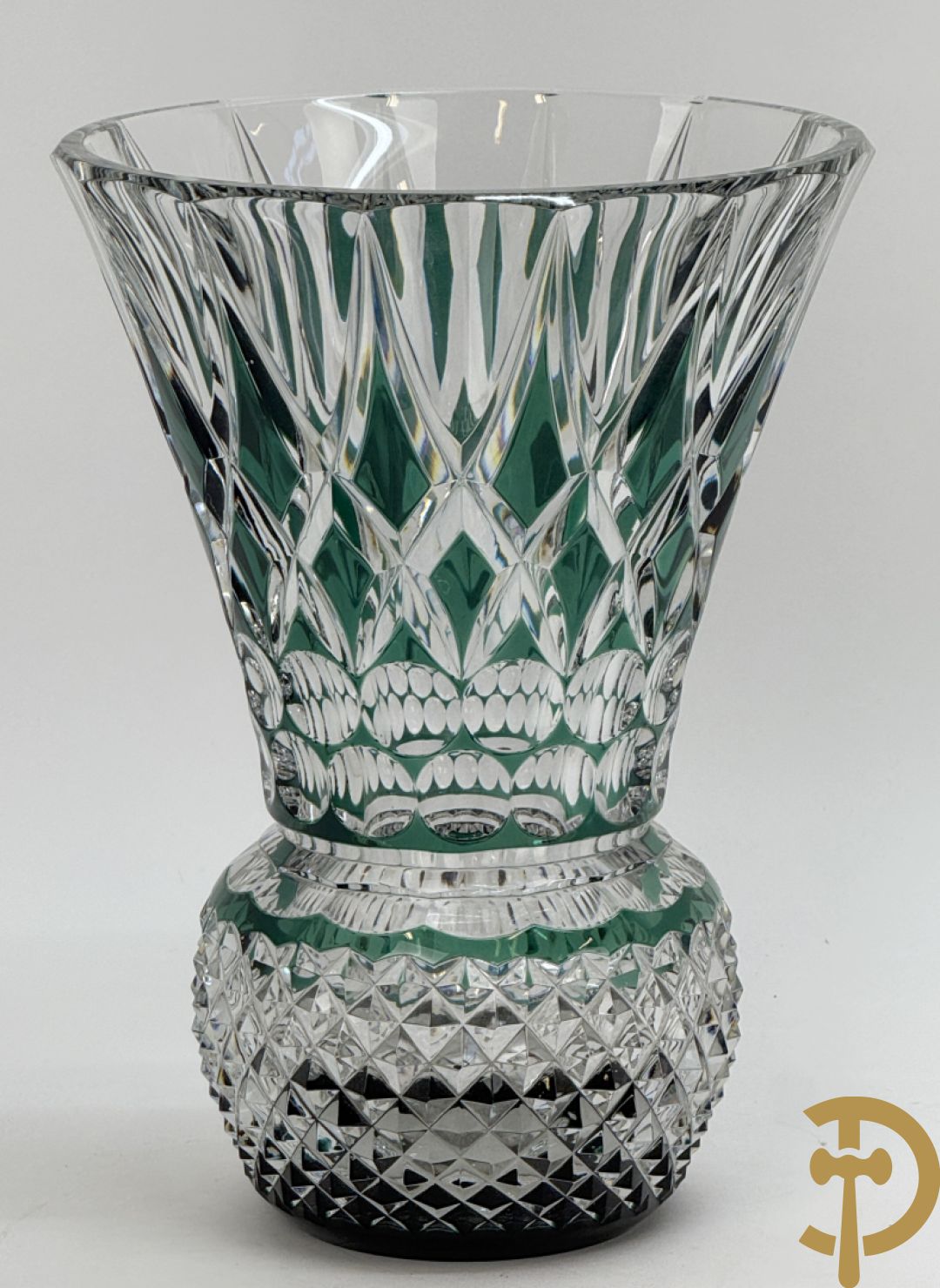 Val Saint Lambert : Groen gekleurde handgeslepen kristallen vaas
