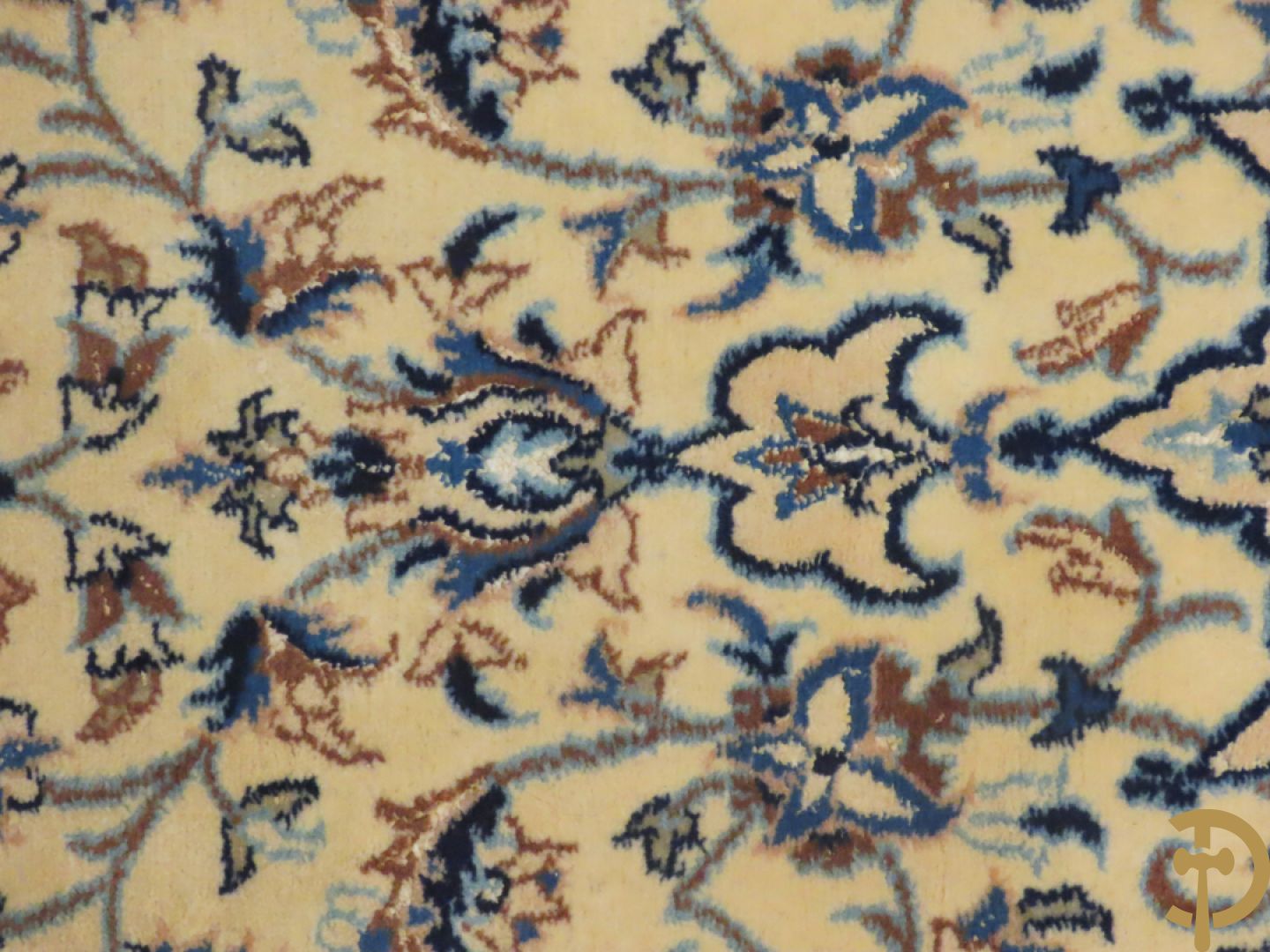 Oosters handgekonoopt tapijt Nain