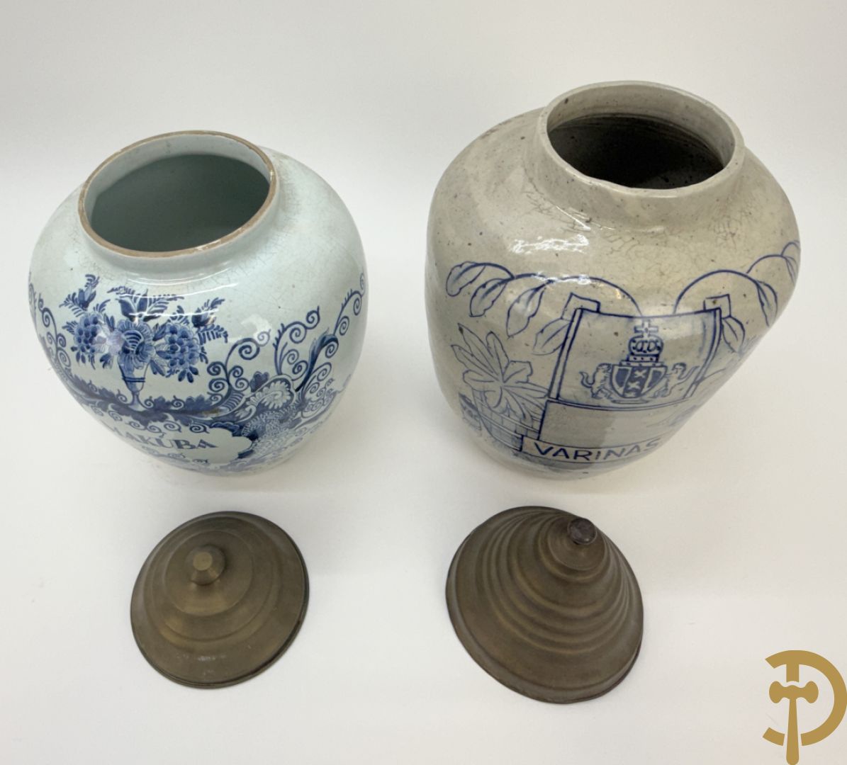 Tabakspot in Delftse faience, L.U. gemerkt onderaan + keramieken tabakspot