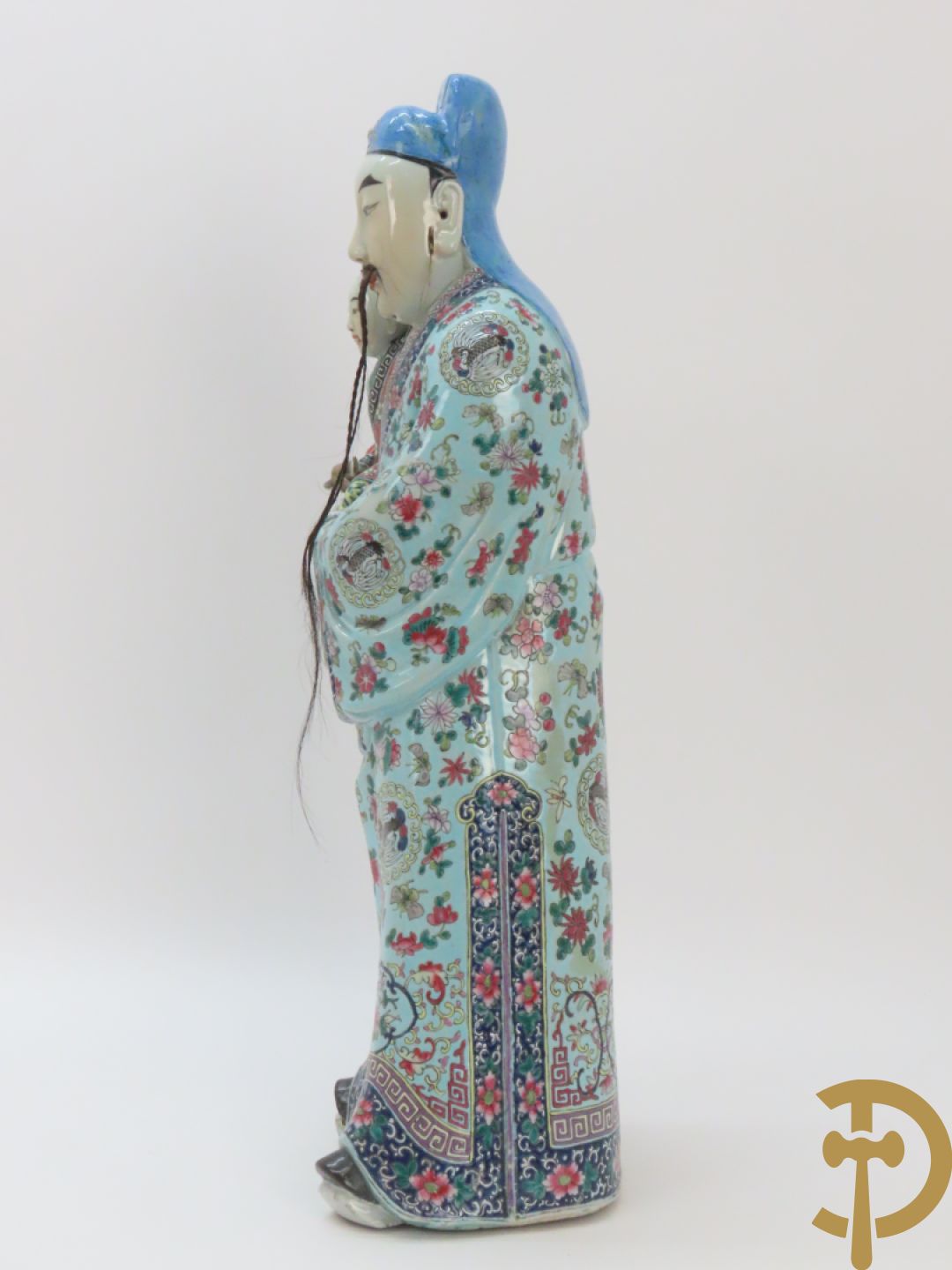 Chinese porseleinen wijsgeer dragende een kind