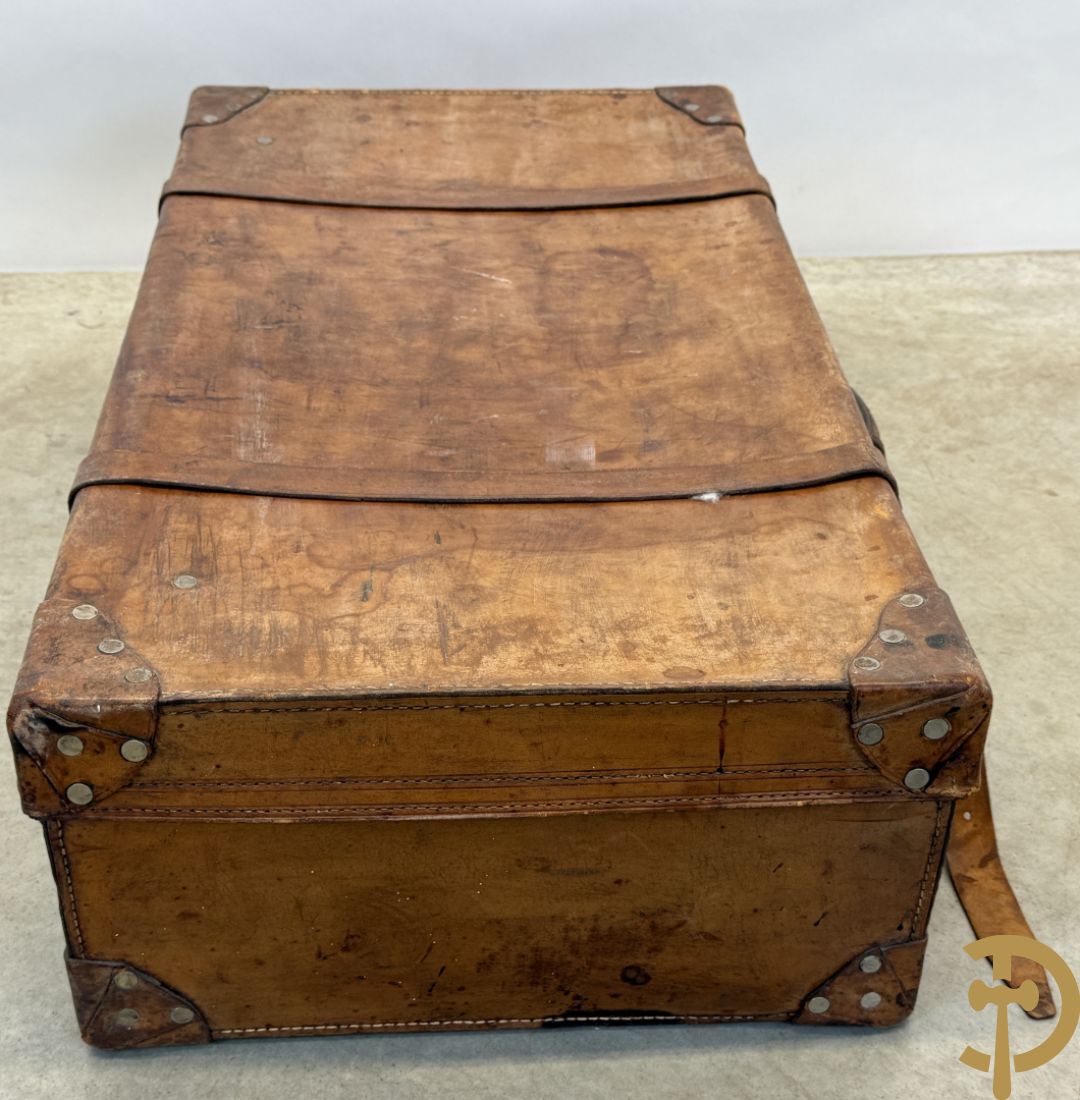 Drie oude lederen valiezen + reistas