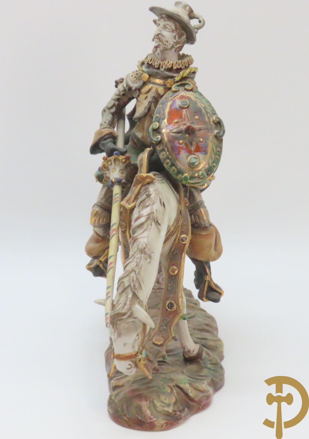 Beeld van Don Quichotte iop zijn paard n Italiaanse meerkleurige faience, Marioni P. gemerkt onderaan