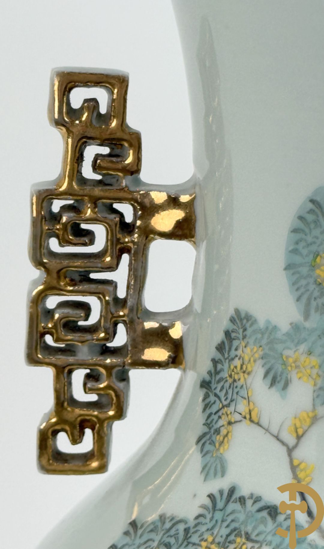 Chinese porseleinen vaas met decor van wijsgeer omgeven door kinderen