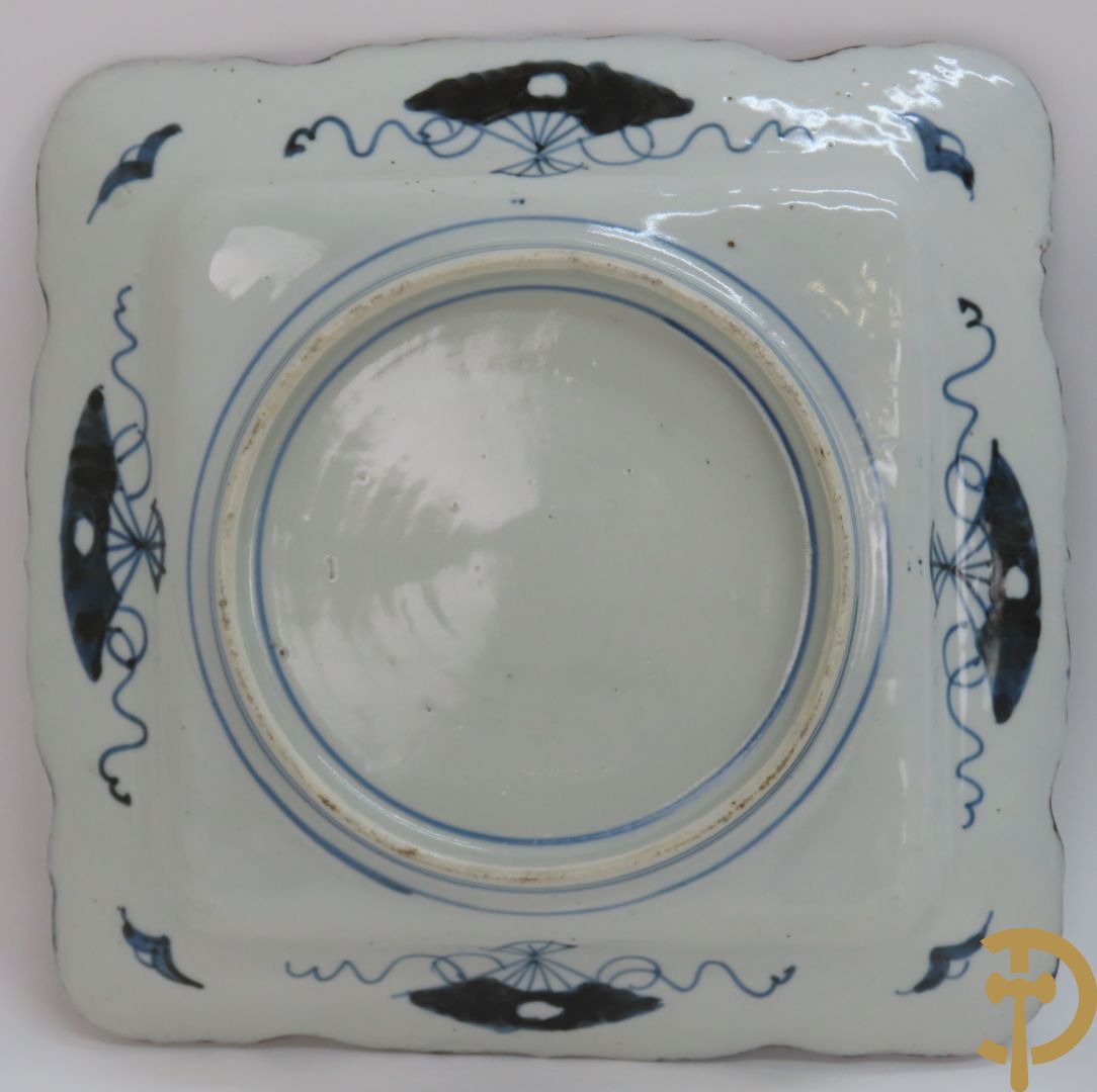 Drie vierkante Imari borden