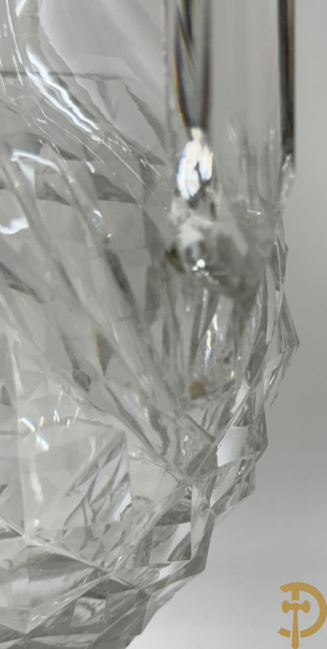 Paar diamantgeslepen karaffen + 5 andere karaffen