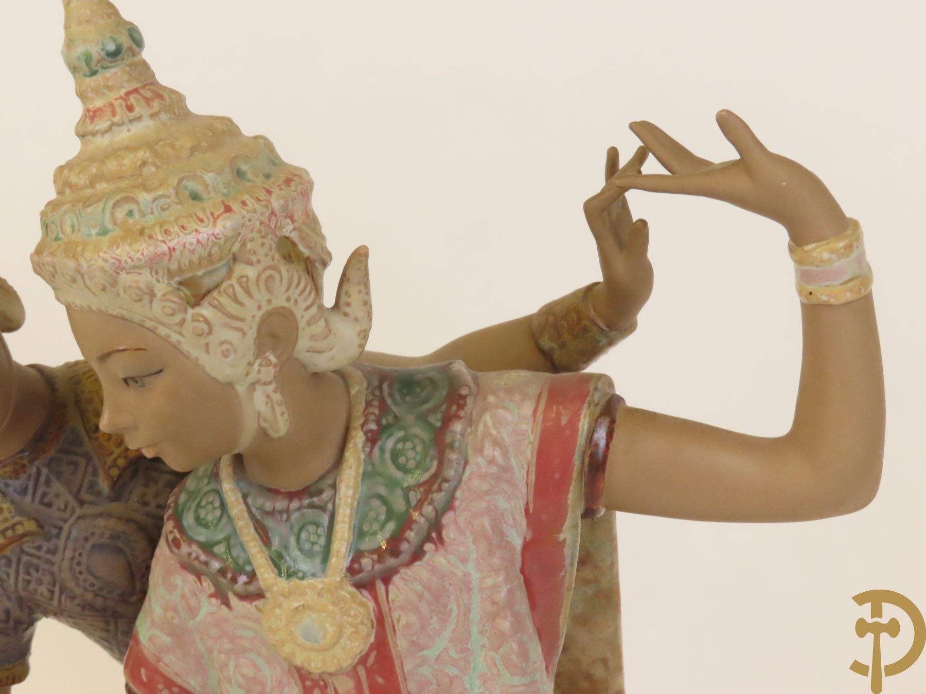Thaise danseres met jongeman in keramiek, onderaan gemerkt Lladro