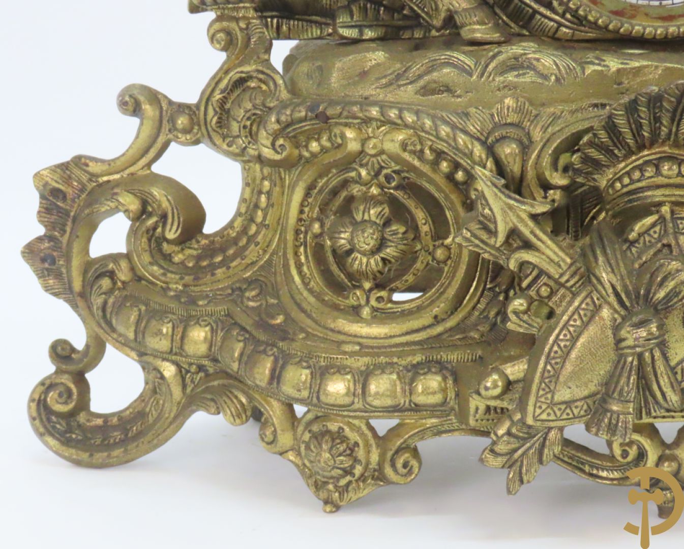 Bronzen pendule met ruiter te paard en panter