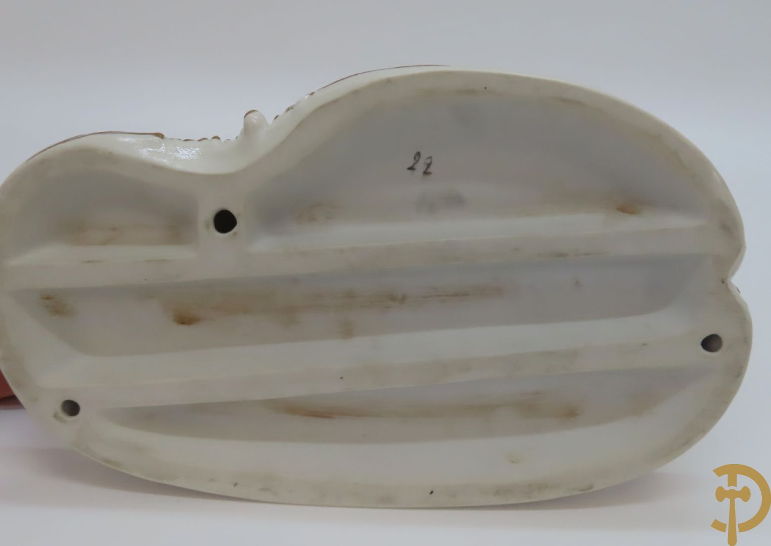 Drie porseleinen sierstukken 