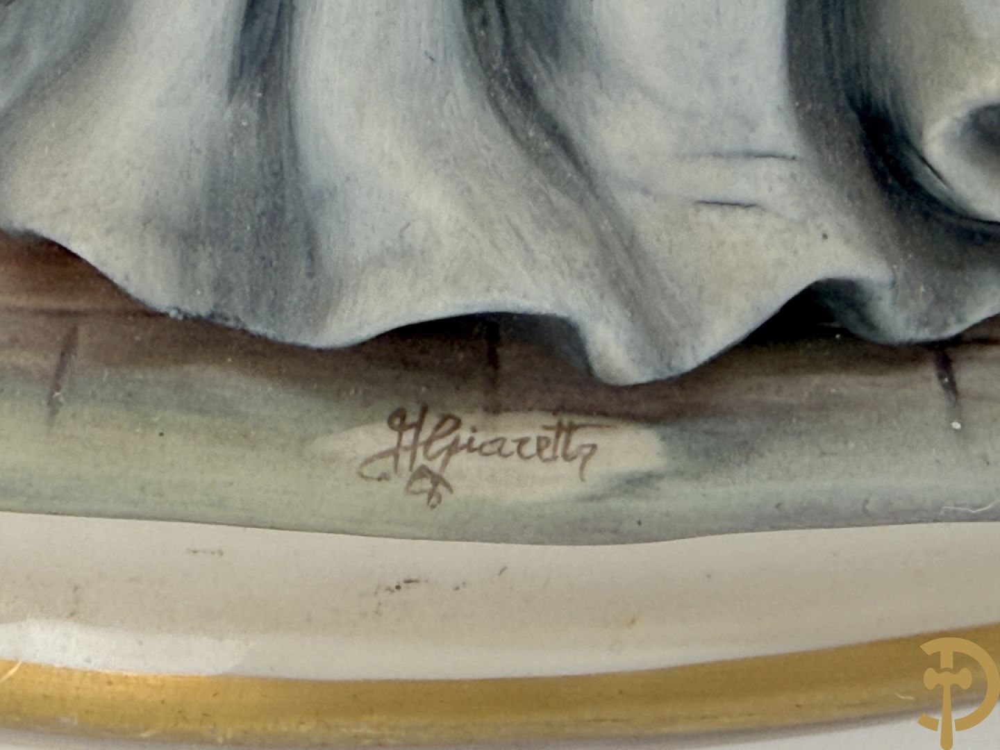 Zes porseleinen groepen Capo di Monte : Paarden met koets, oude man op bank, dame met kinderen, cupido